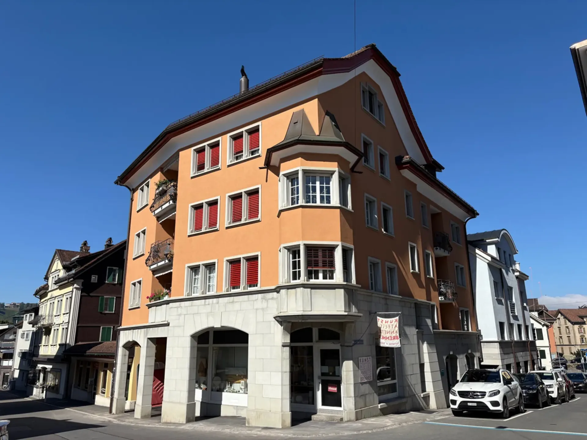Helle Wohnung mit Balkon mitten im Dorfkern