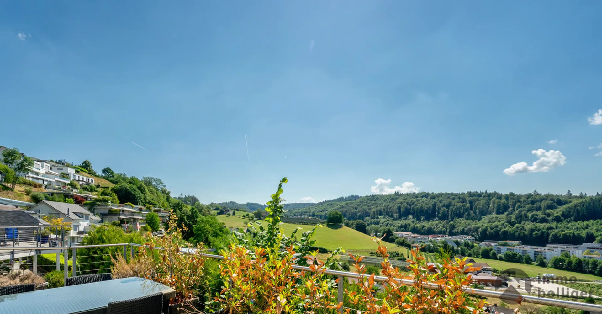 Sonnige Aussicht an erhöhter und beliebter Lage