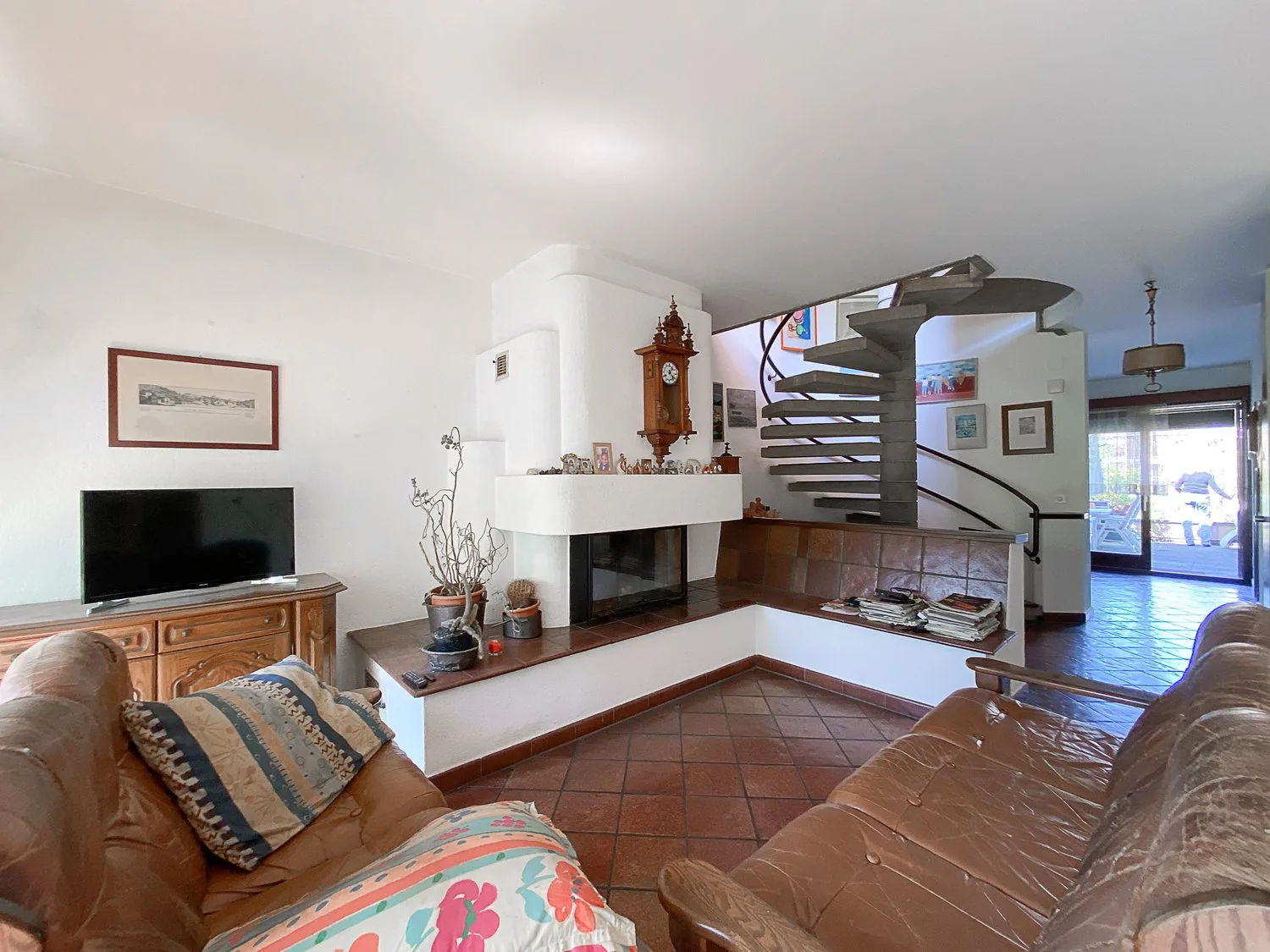 Spacious semi-detached house with garden in Melano