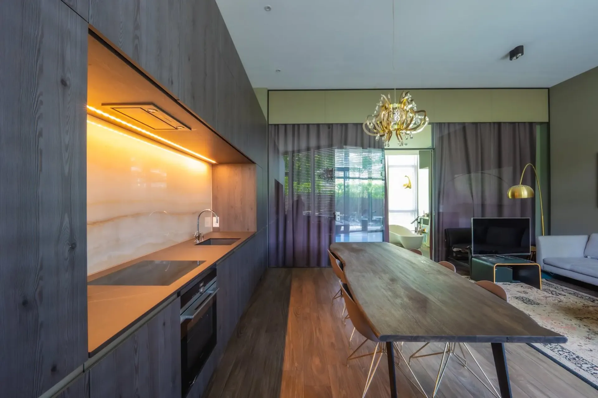 Appartamento loft esclusivo con area benessere, giardino e parcheggio sotterraneo