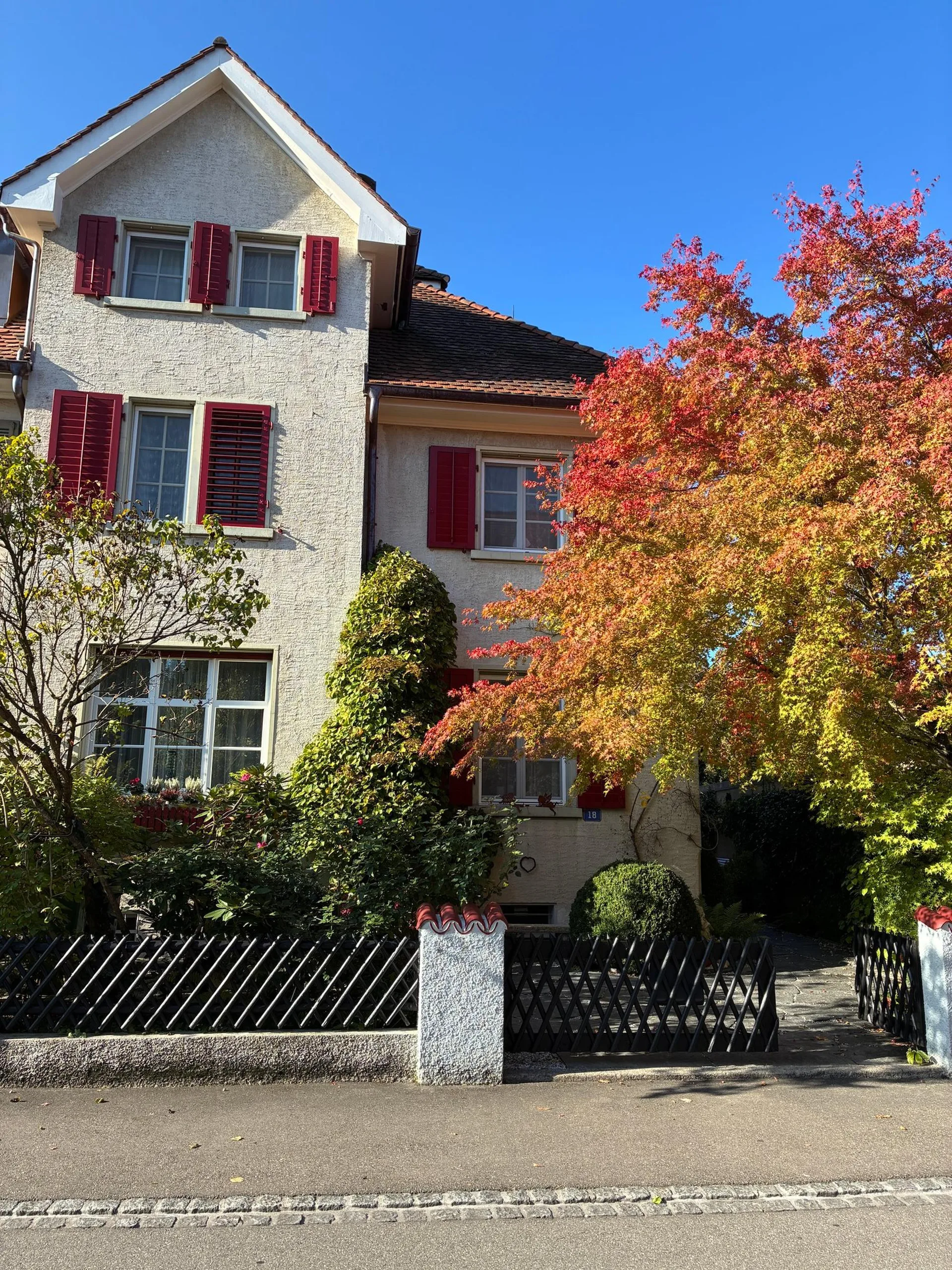Geräumiges 7-Zimmerhaus mit Garten in Riehen