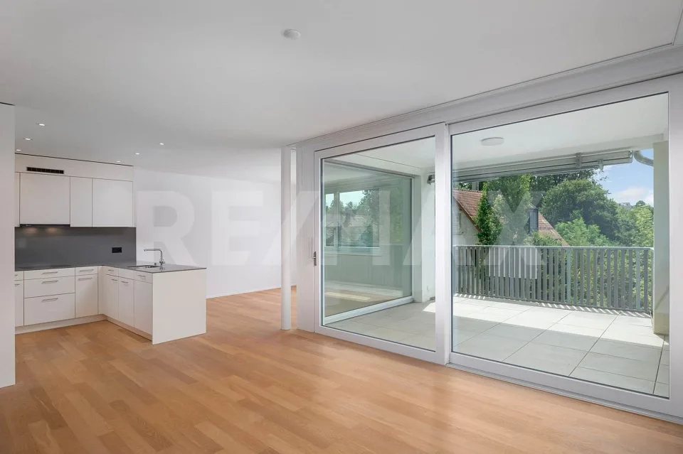 Helle 4.5-Zimmer-Wohnung mit Balkon und Lift   modern und komplett ausgestattet