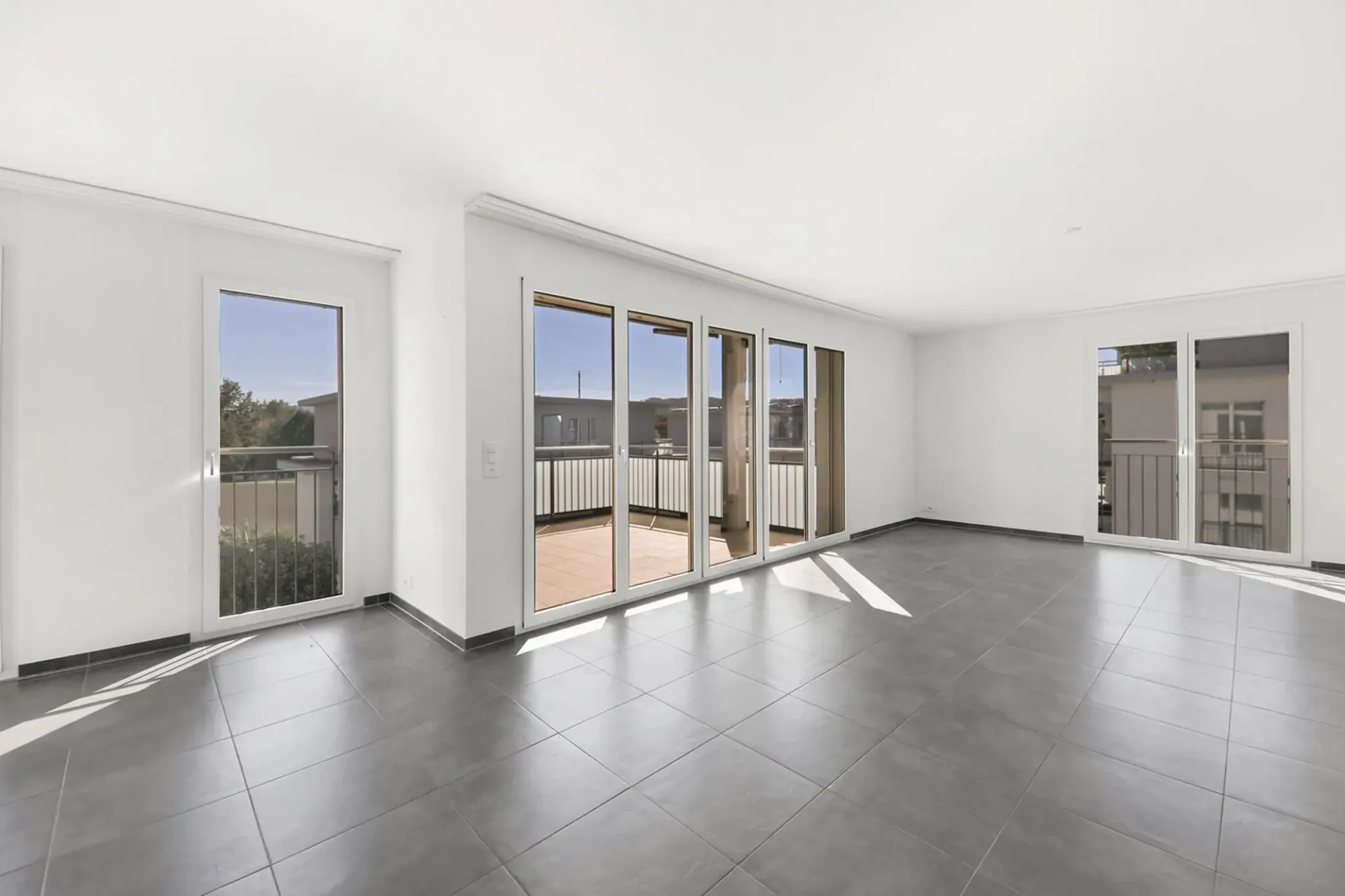 Moderne 3.5-Zimmerwohnung mit grossem Balkon nach Süden in Schwerzenbach