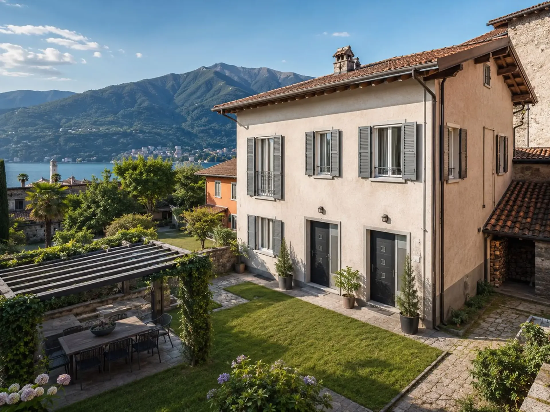 Zweifamilienhaus mit Einkommen und privatem Park in Brusino Arsizio
