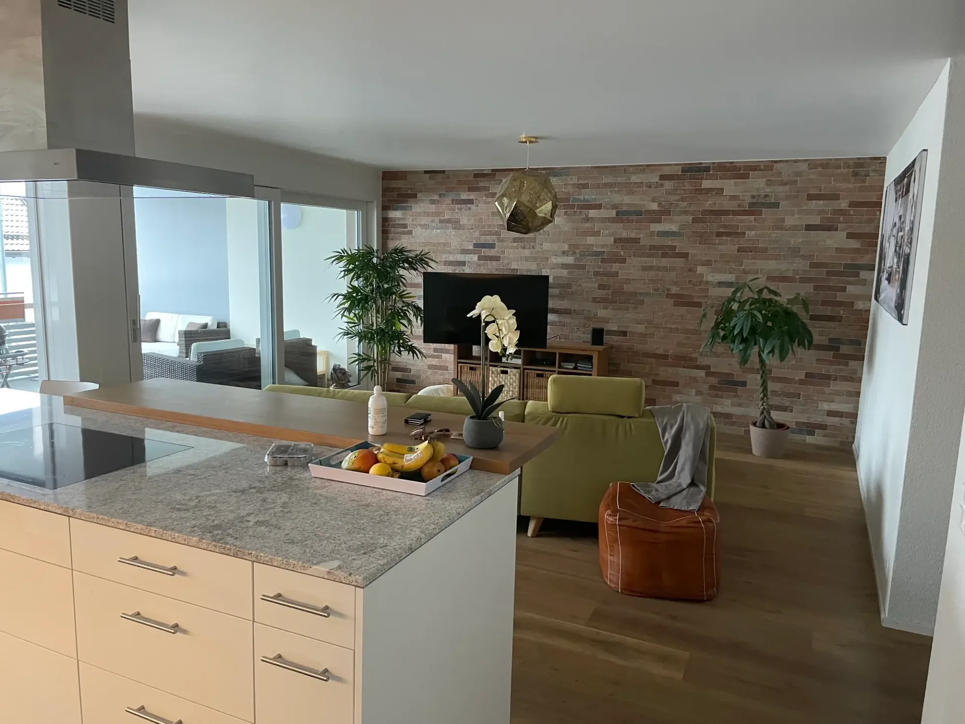 4½ ZI-WOHNUNG IN GRÜNINGEN (ZH), MÖBLIERT, TEMPORÄR