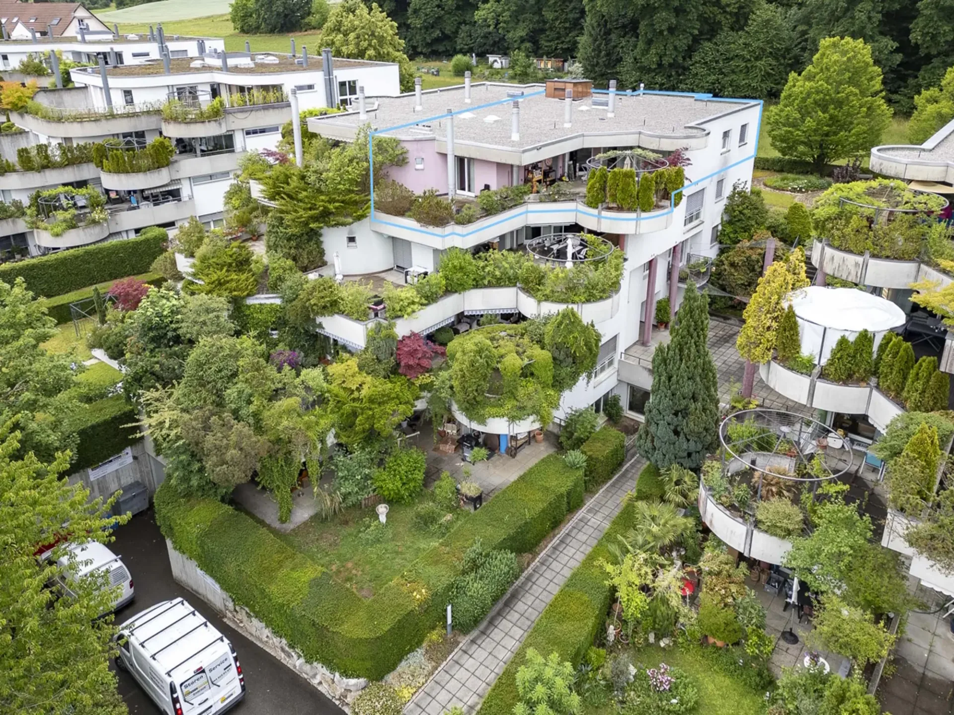 Attikawohnung mit grosser Terrasse und Nebenräumen