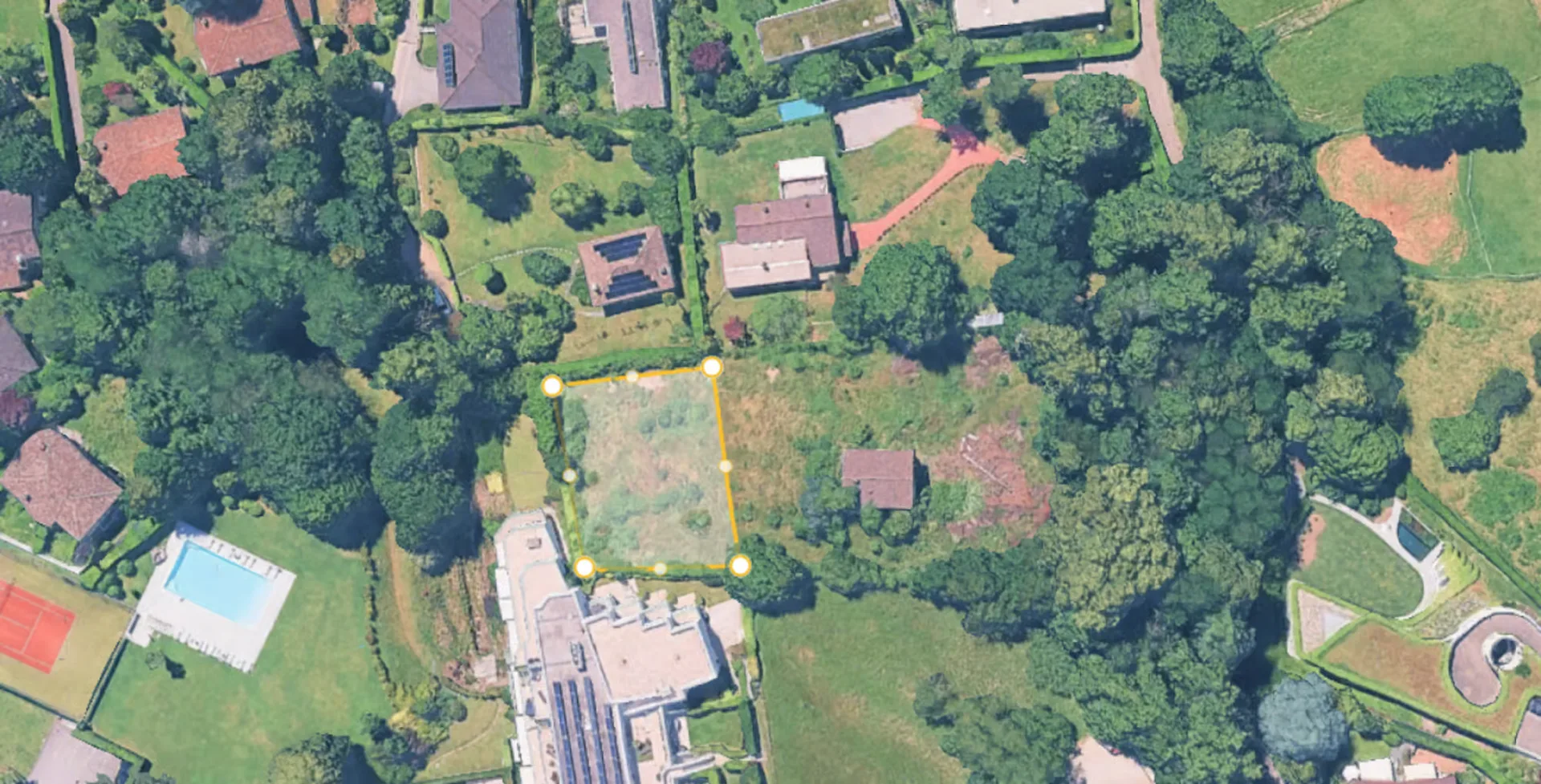 Baugrundstück mit genehmigtem Projekt
