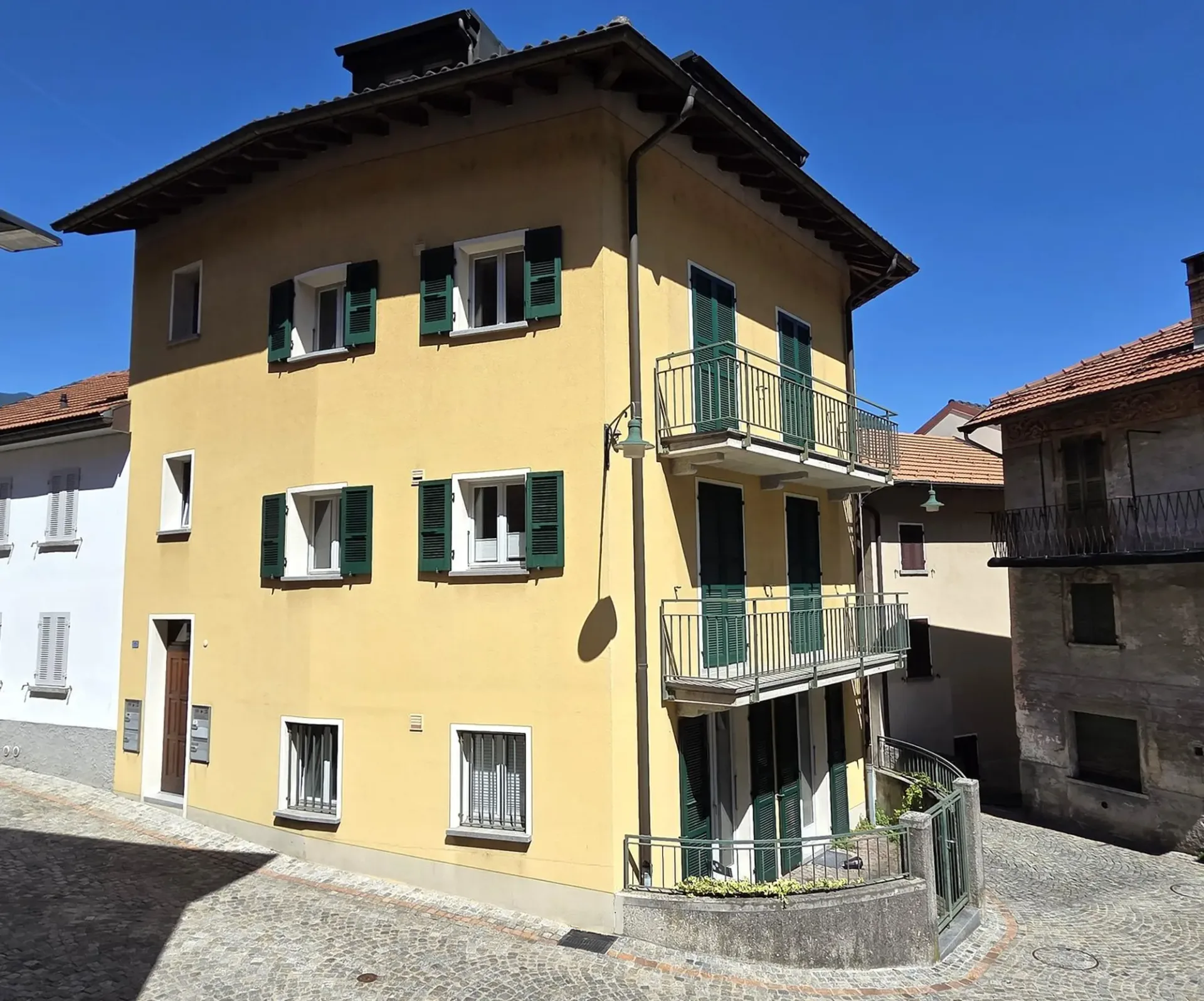 Appartement mansardé d'une pièce accueillant à Bellinzona