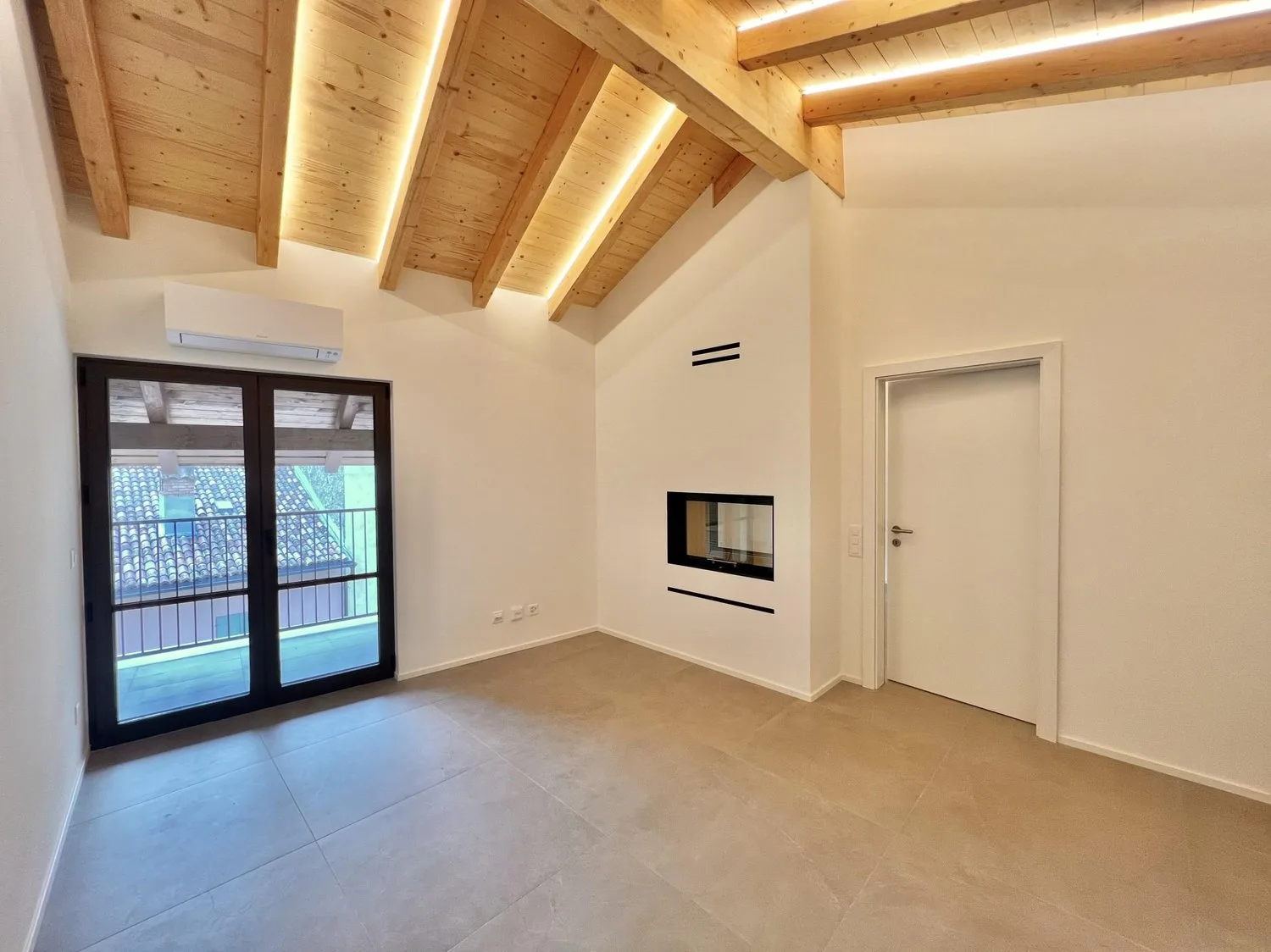 AFFITTASI GRAZIOSO 2.5 LOCALI CON BALCONE A RIVA SAN VITALE