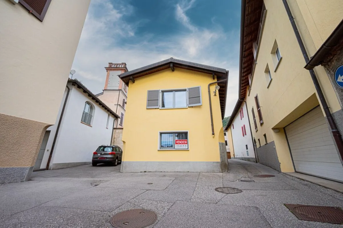Schönes Kernhaus mit Parkplatz