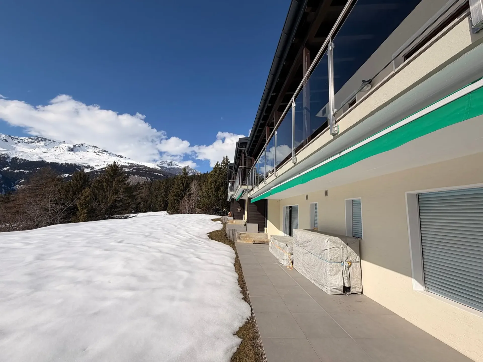 Magnificent 3.5-room apartment with panoramic view in Lens