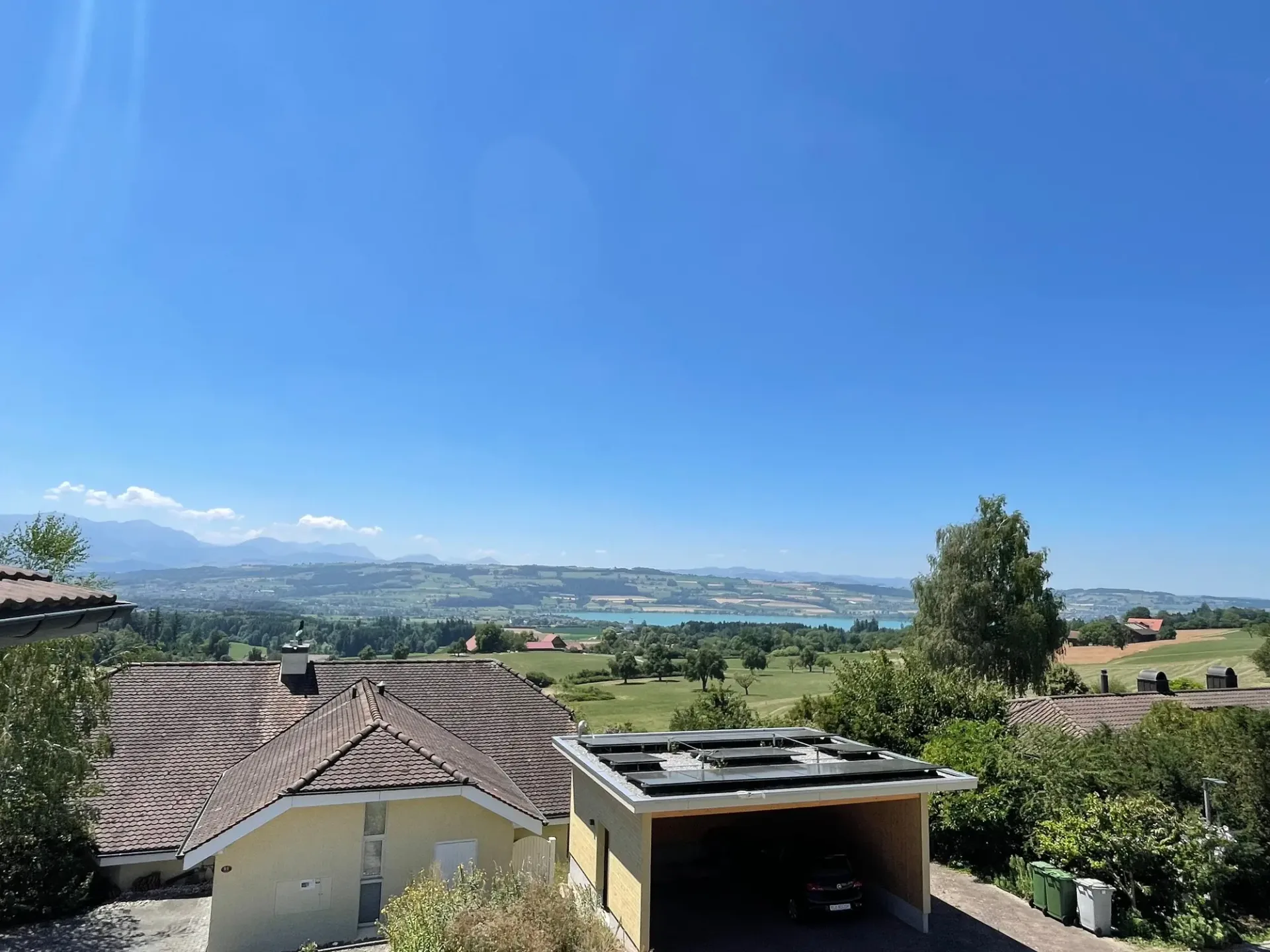 Balkon mit Sempacherseeblick, frisch renoviert und eigener Waschturm