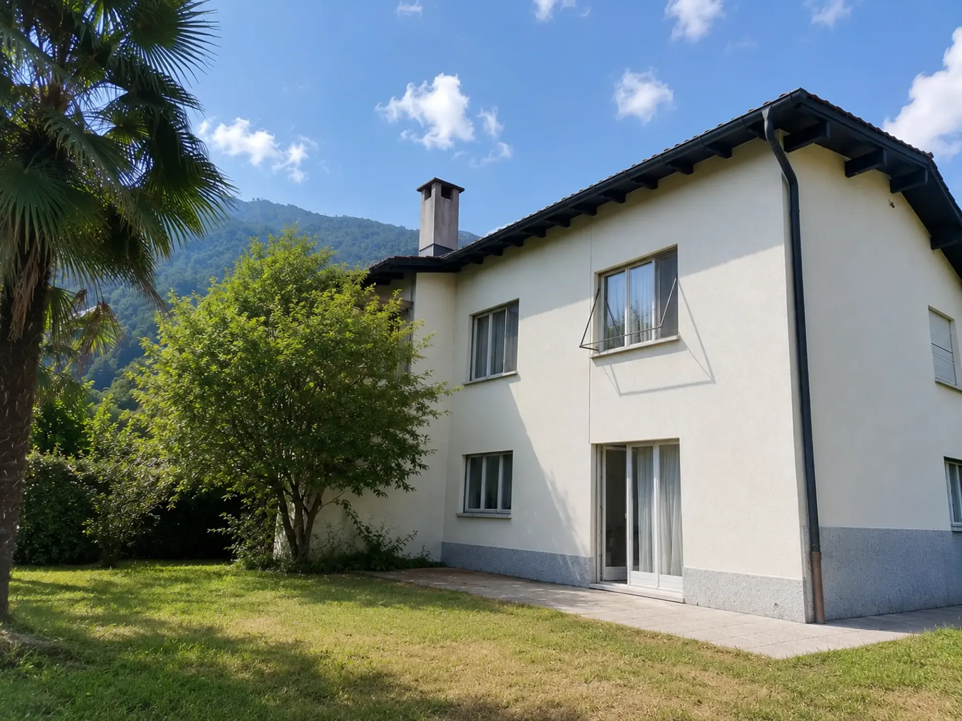 Baumgrundstück von 1'000 m², großes Potenzial für Renovierung und Pergola mit Kamin