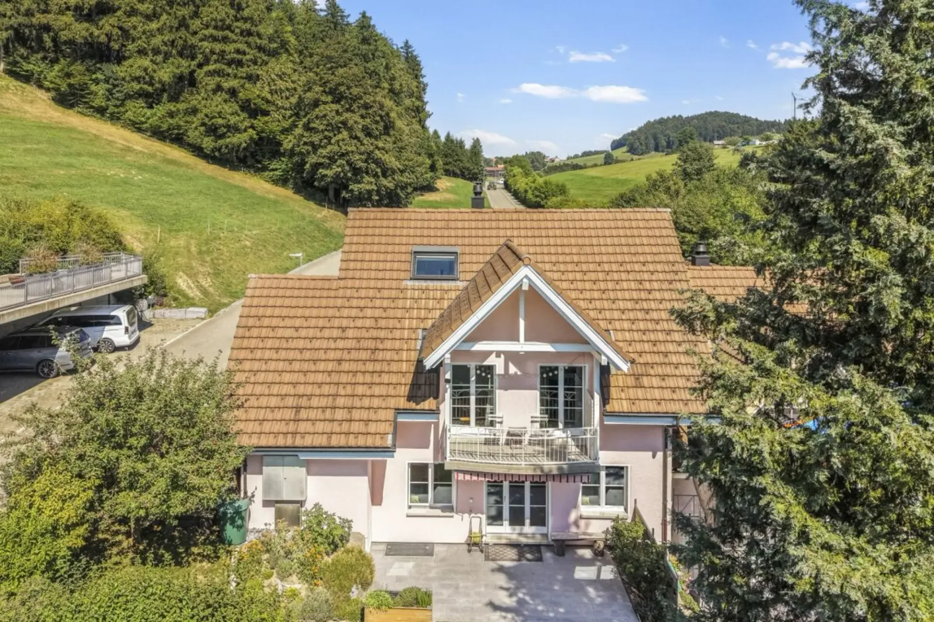 Spacious, well-maintained row house in a quiet and family-friendly location with a view of the Alpstein