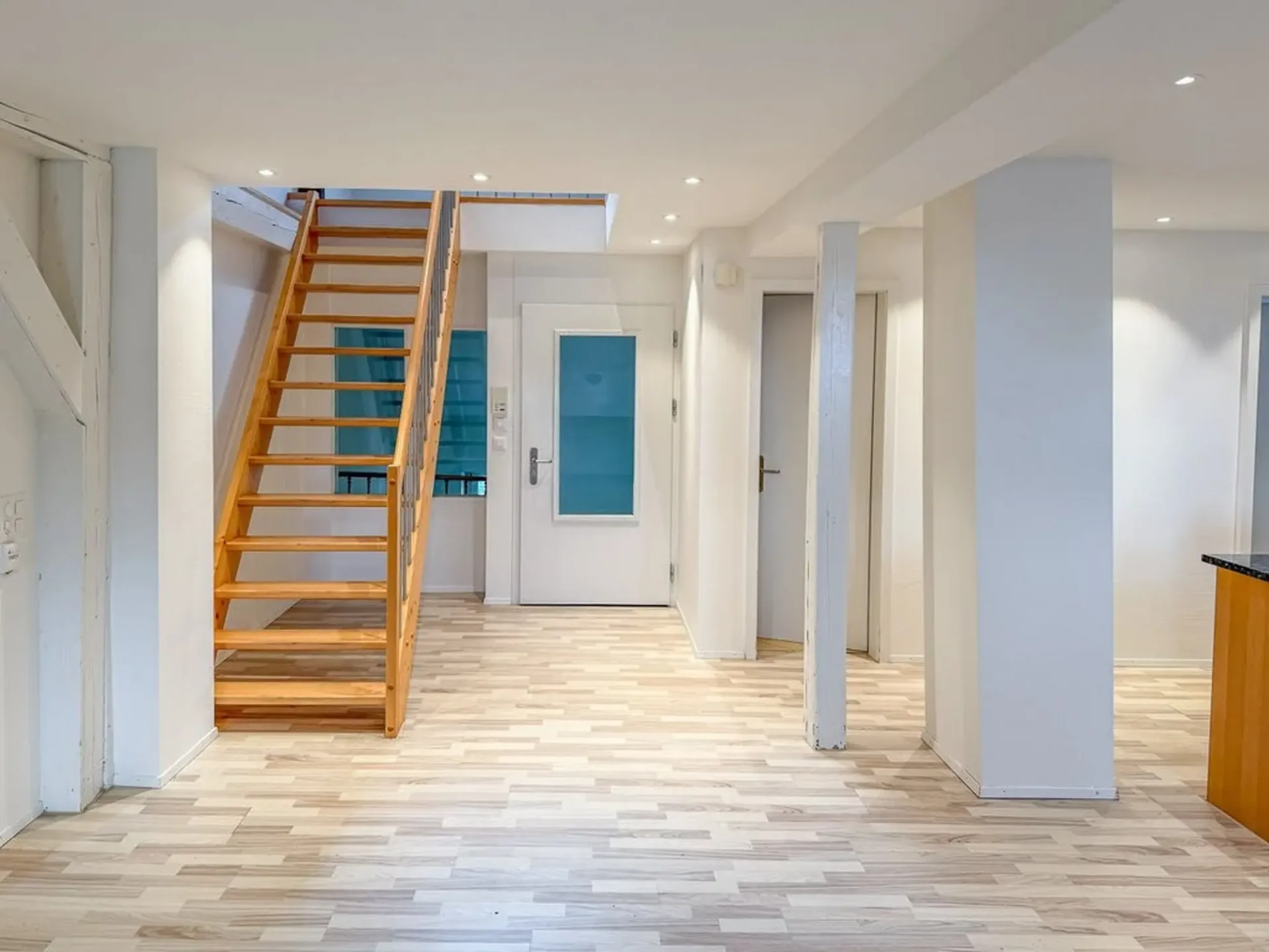 Maisonette apartment with private roof terrace - Free month!