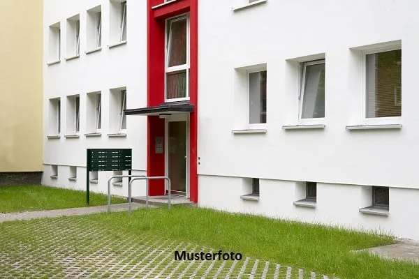 *Haus mit 3 Wohneinheiten*