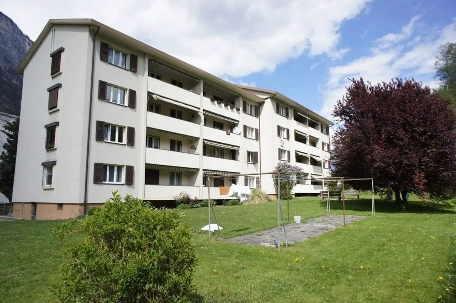 Sonnendurchflutet wohnen mit Balkon im Grünen!