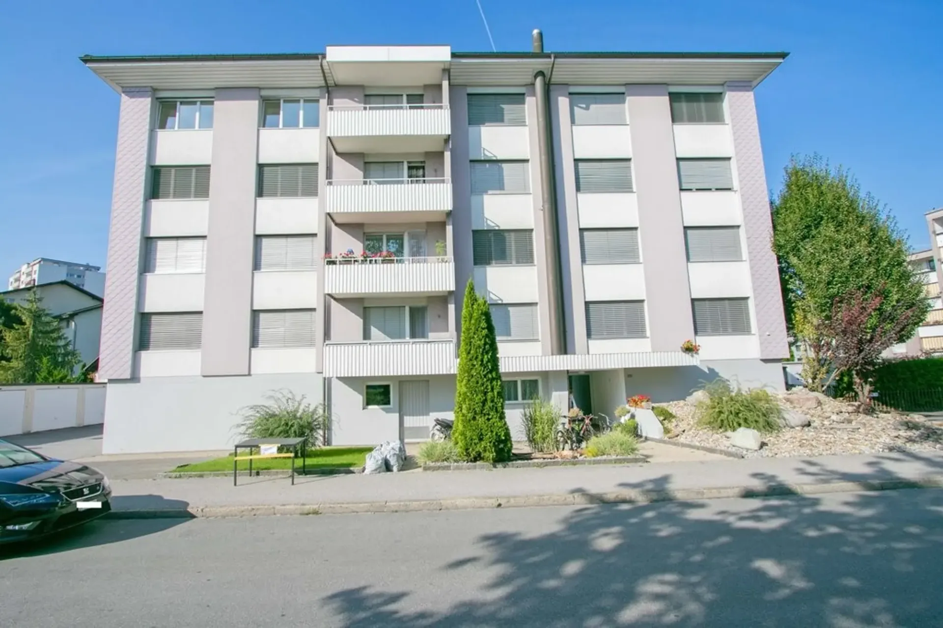 Apartment with modern kitchen & balcony for singles