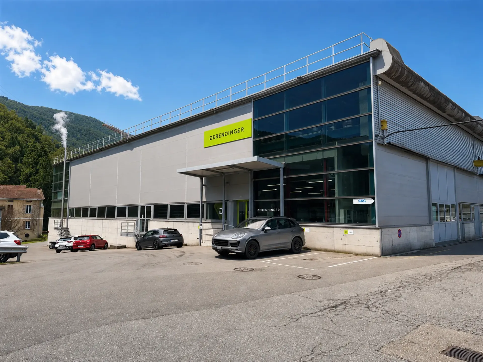 Ampia superficie commerciale e logistica in posizione strategica a Barbengo