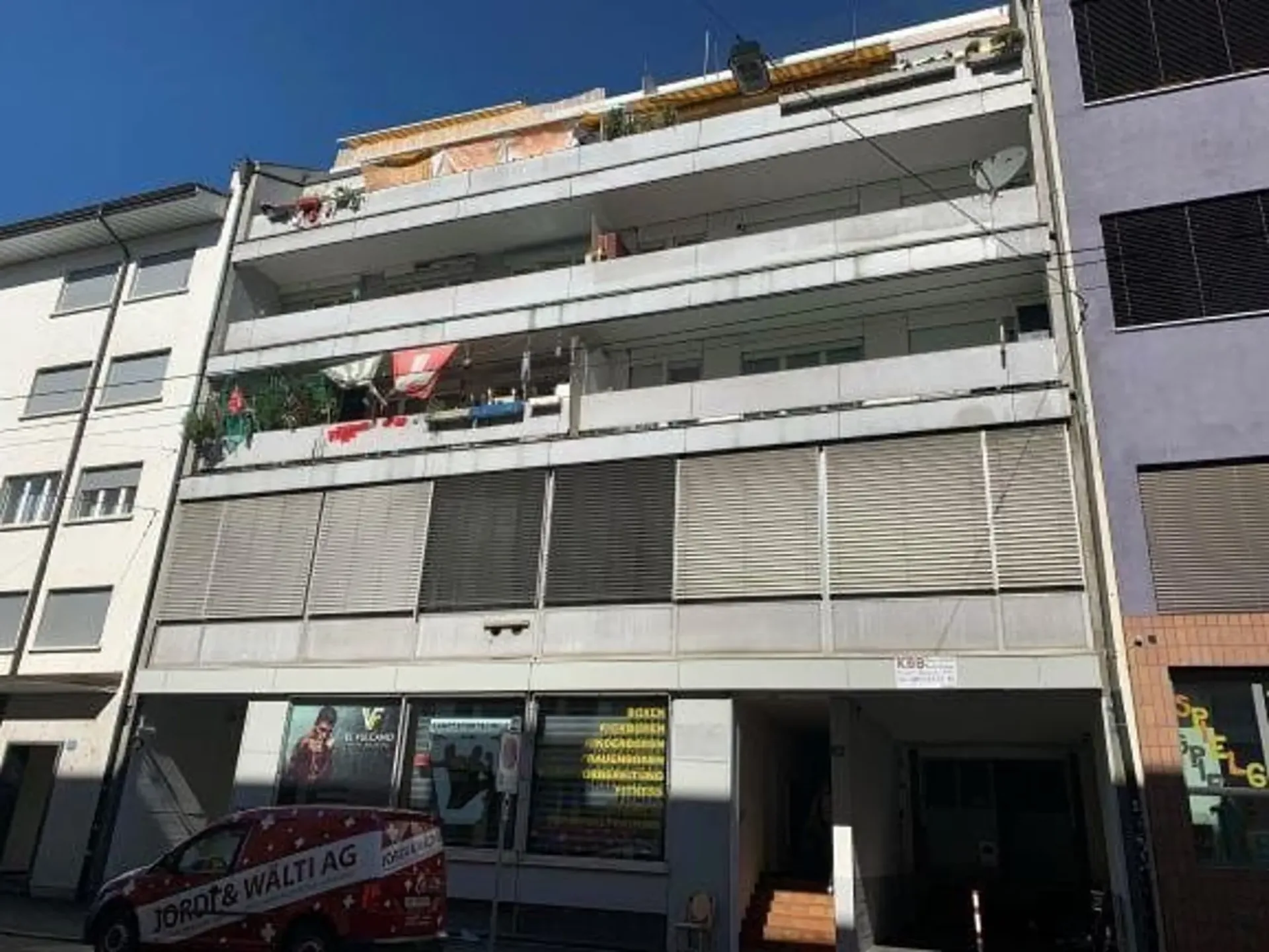 Place de parking à louer à Bâle, sécurisée et sèche