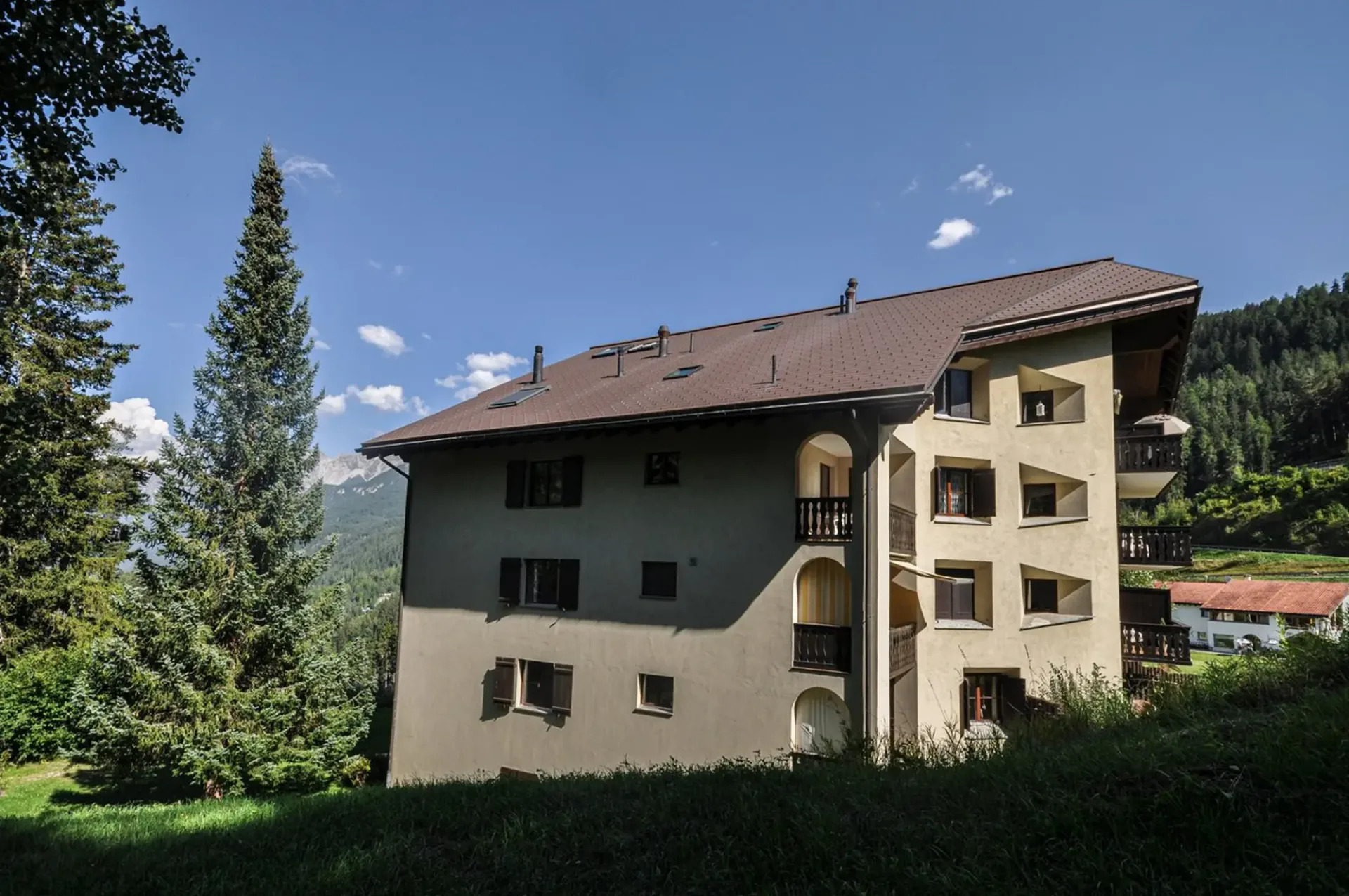 Charmante 2-Zimmer-Wohnung mit Bergpanorama in Scuol