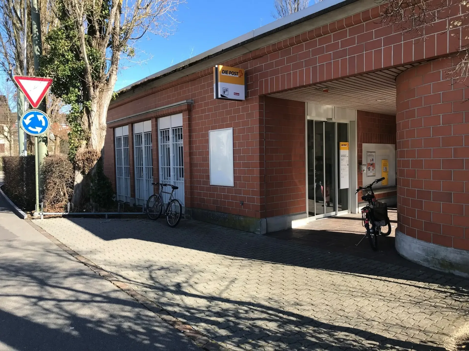 EG: Gewerbe-/Büro-/Verkaufsfläche ca. 84 m2 (A1)