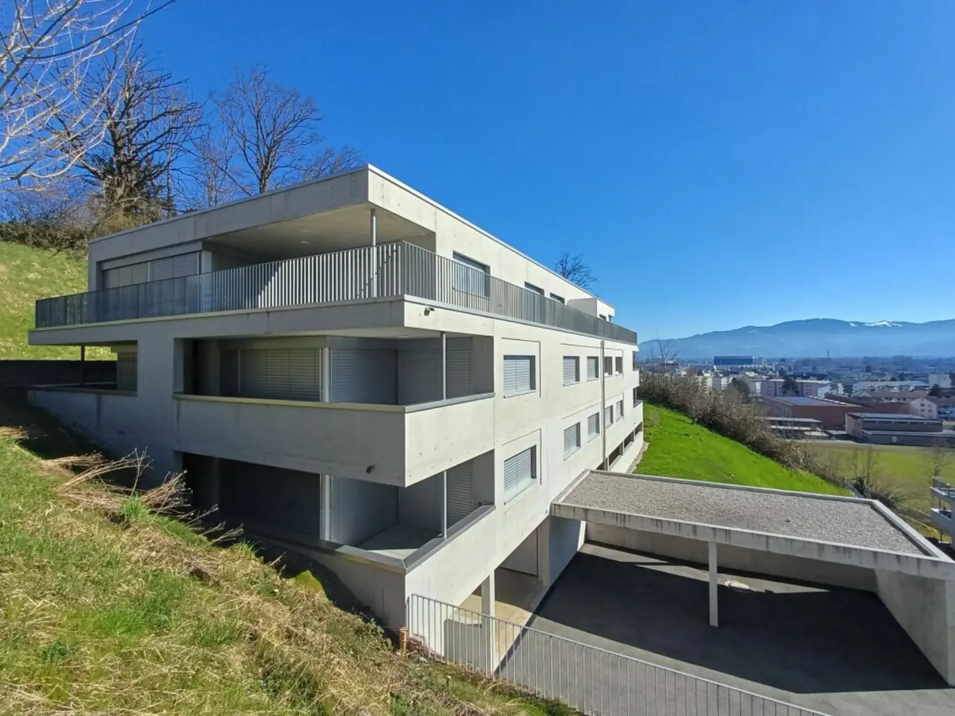Exklusive 3.5 Zimmer-Eigentumswohnung  zu vermieten