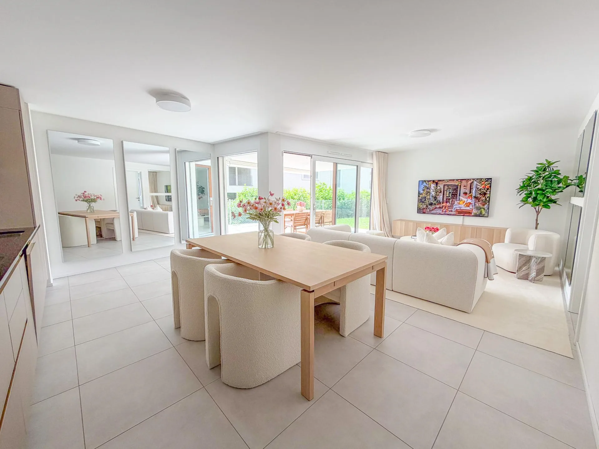 Wohnung mit 2.5 Zimmern im Erdgeschoss, großer Garten und Terrasse