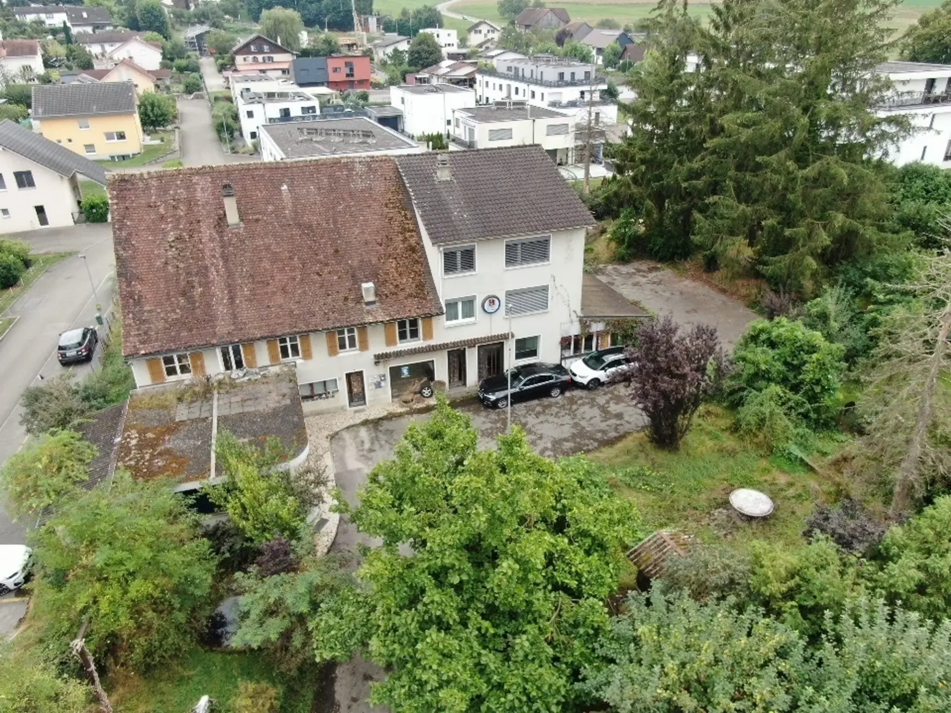 Immeuble mixte en rénovation à Rossemaison