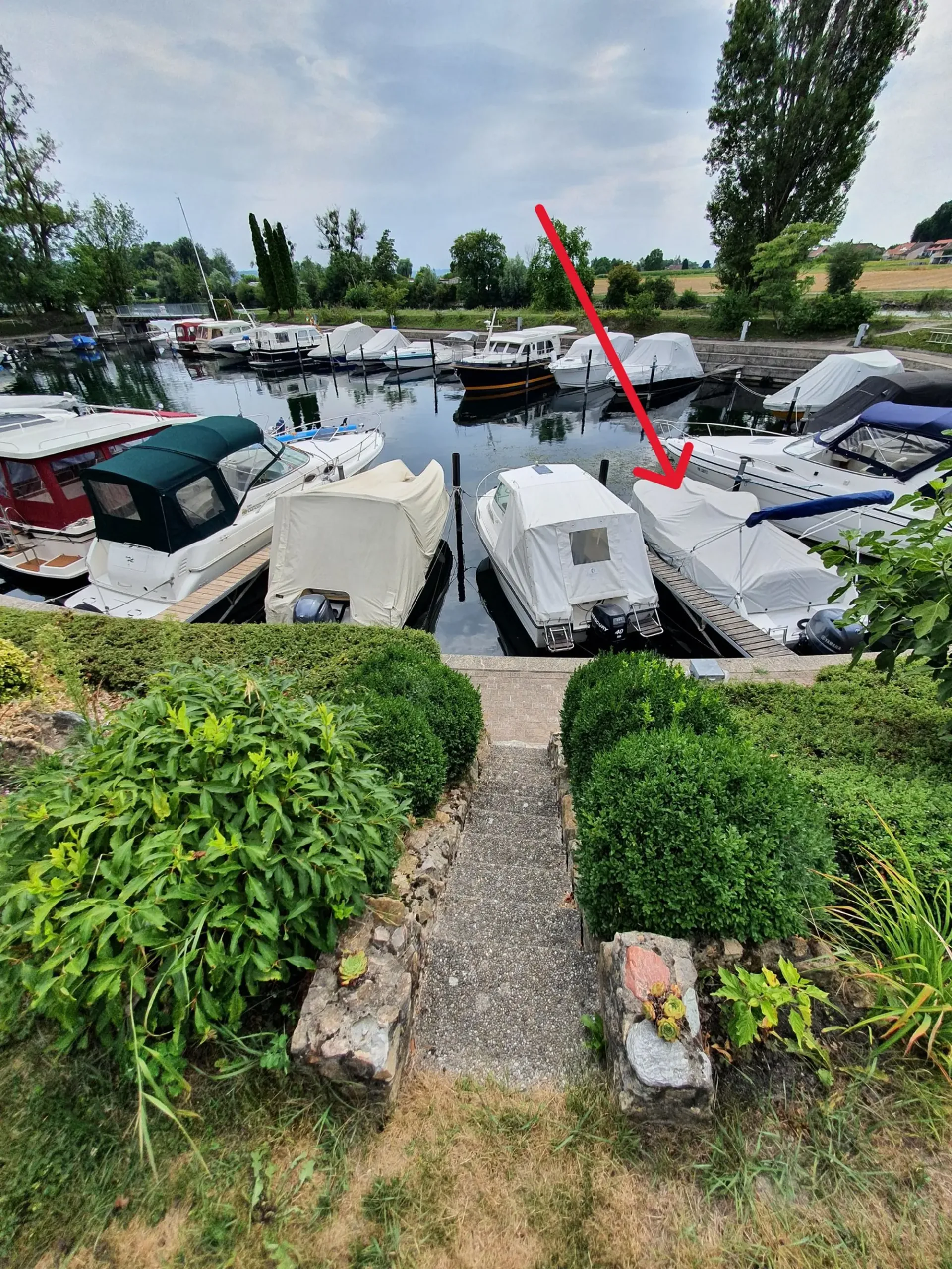 Emplacement de bateau dans le canal de Broye à louer – localisation attrayante