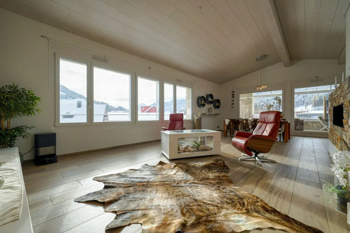 Aussergewöhnliche 4.5 Zimmer-Oase mit Stil und 6 m Raumhöhe, Spa-Ensuite Bad & verglaster Loggia