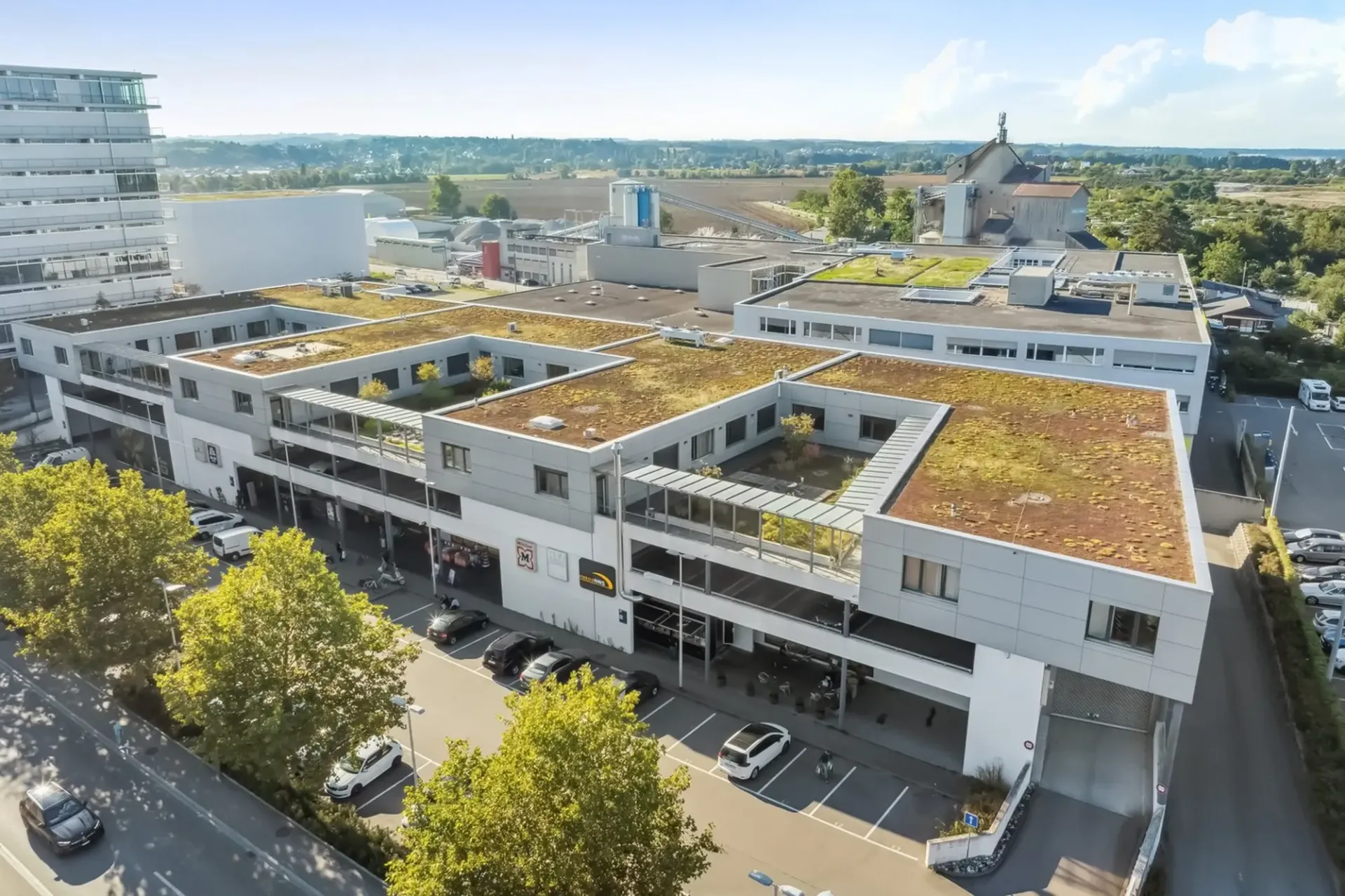 zentrale Einstellplätze zu vermieten!