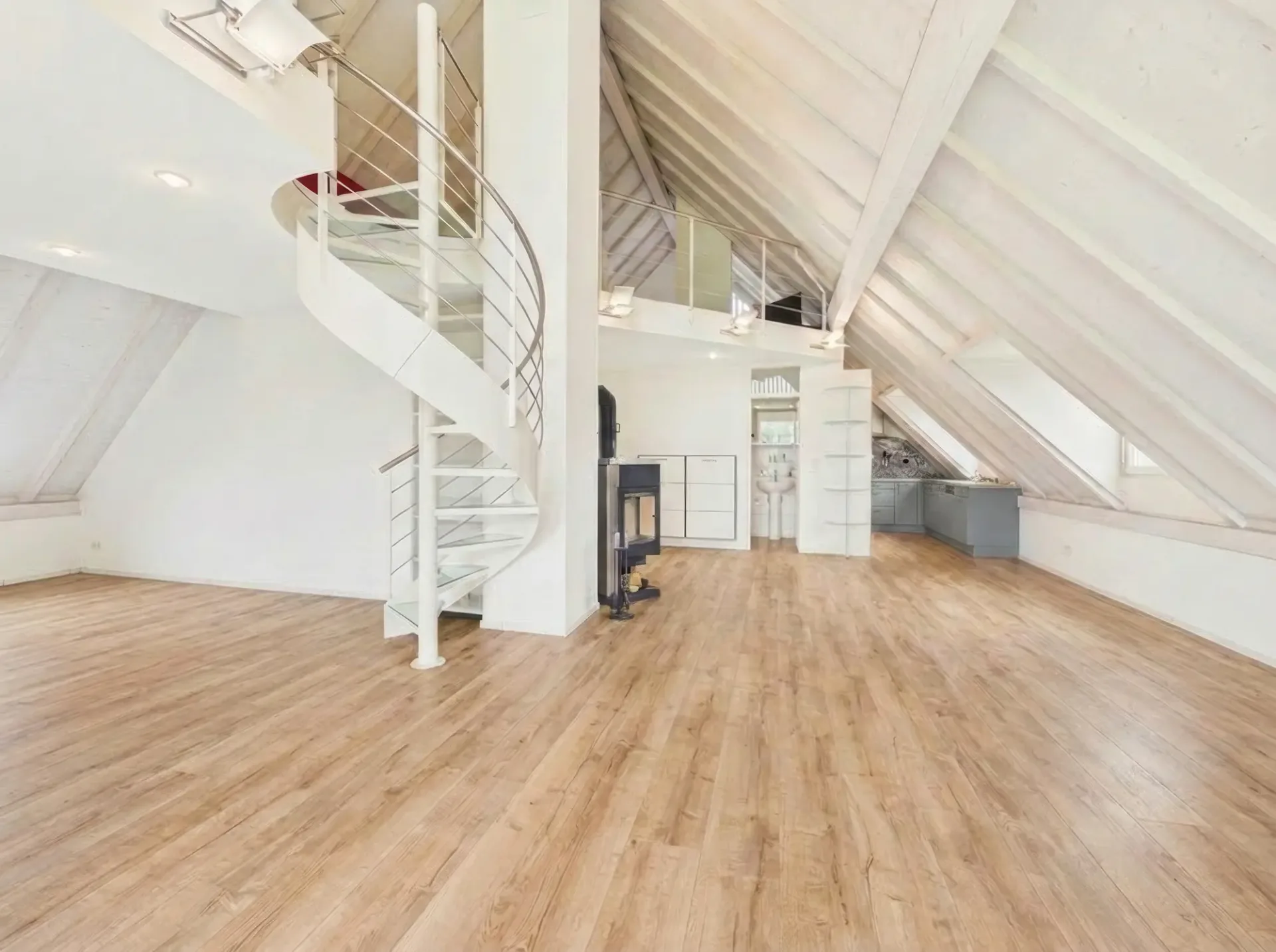 Appartement en duplex lumineux 3.5 pièces avec vue sur le lac à Uster