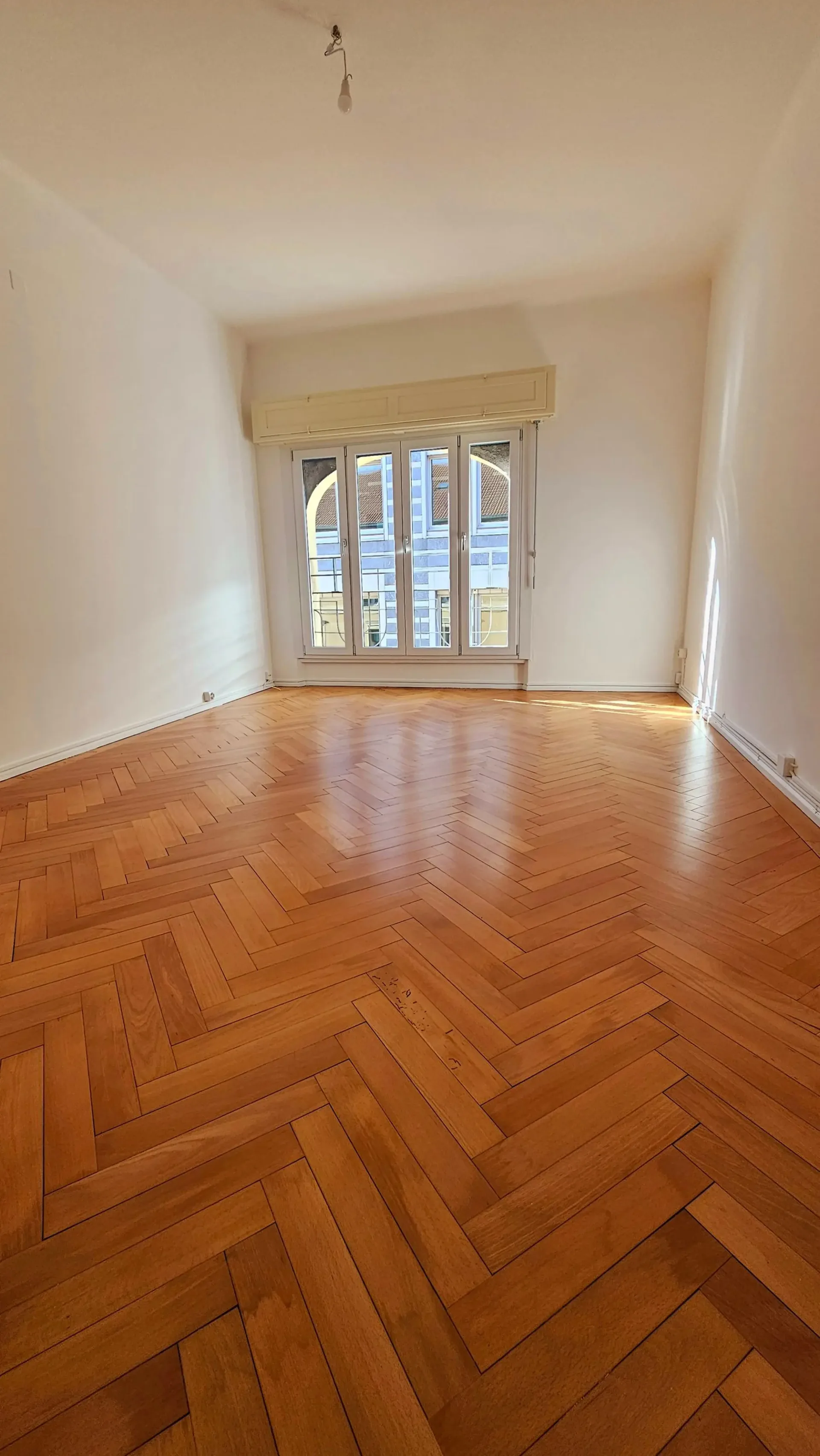 Geräumig und hell, 4-Zimmer-Wohnung in strategischer Lage