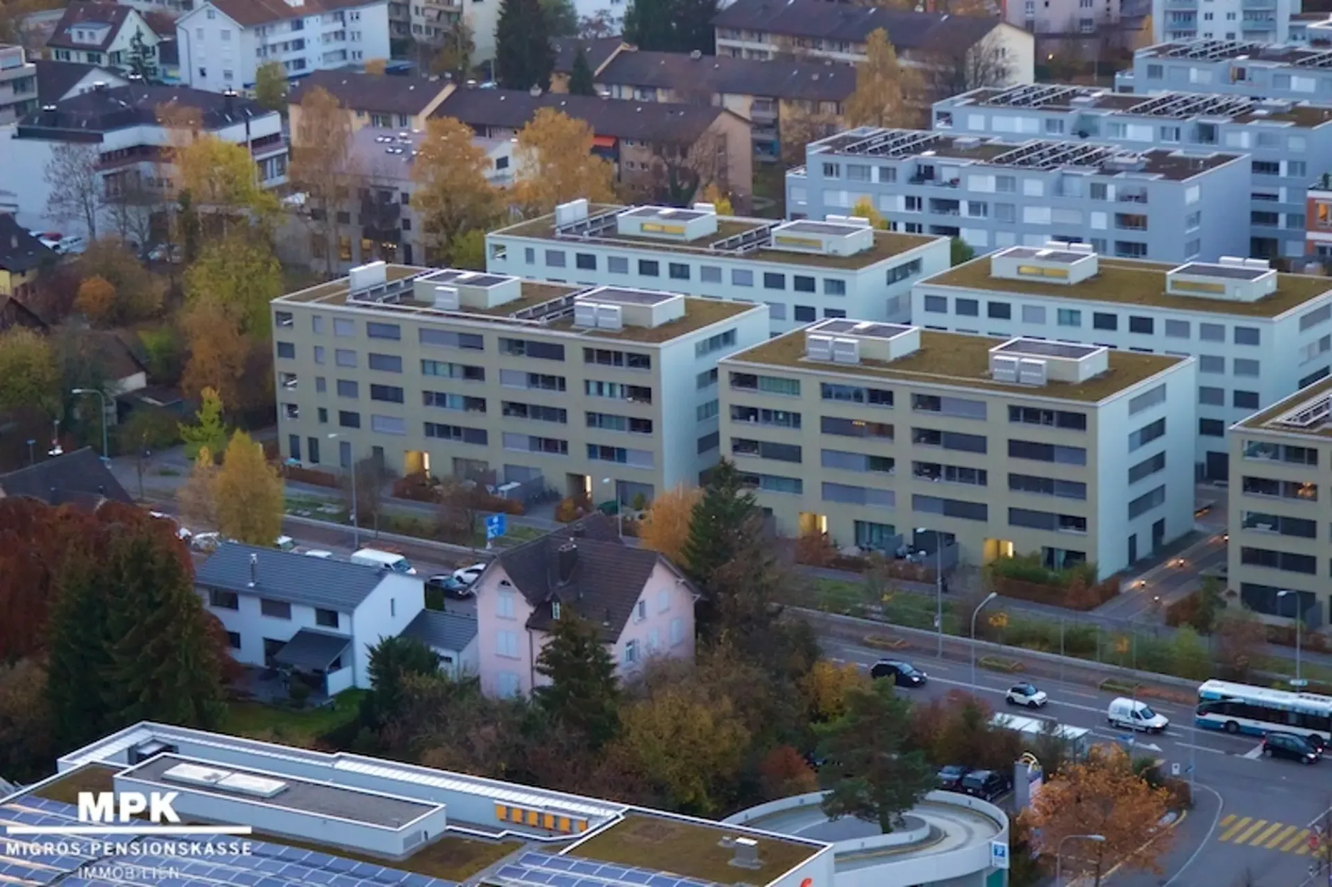 Superbe appartement au 4e étage avec 2 cellules humides et tour de buanderie et loggia