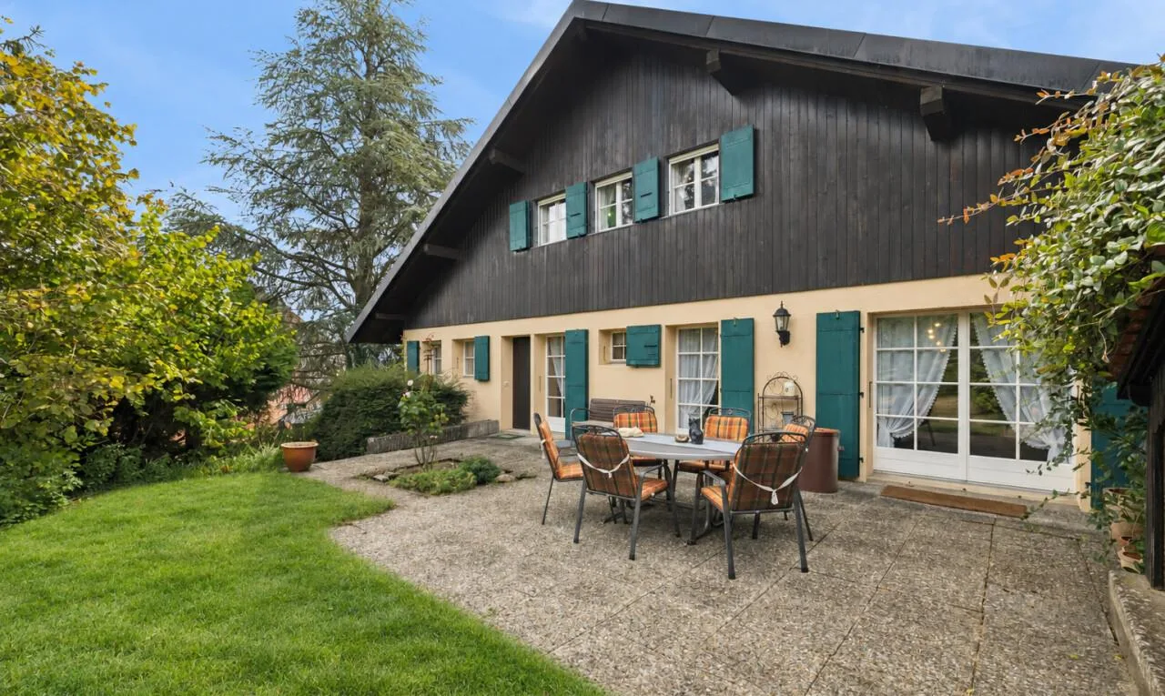 Villa mit 4.5 Zimmern und Charakter, mit ruhigem und baumgesäumtem Garten