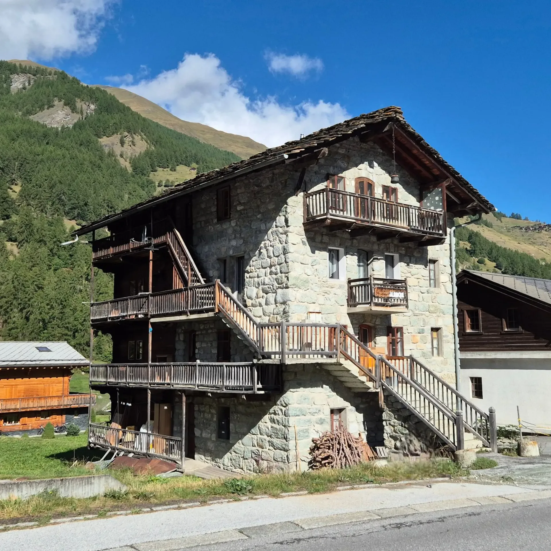 Partially renovated apartment in a characteristic village house - Les Haudères