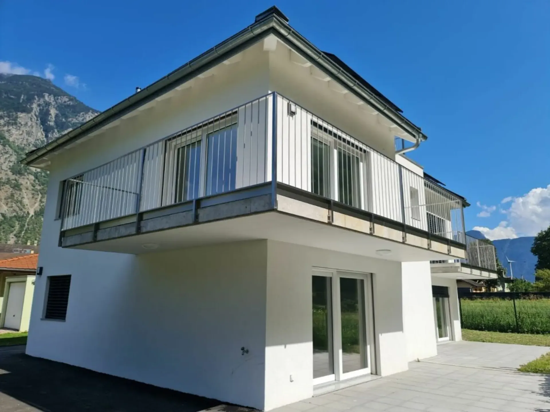 Gebäude mit 3 Wohnungen (2 Wohnungen mit 2 Zimmern und 1 Wohnung mit 4,5 Zimmern Duplex)