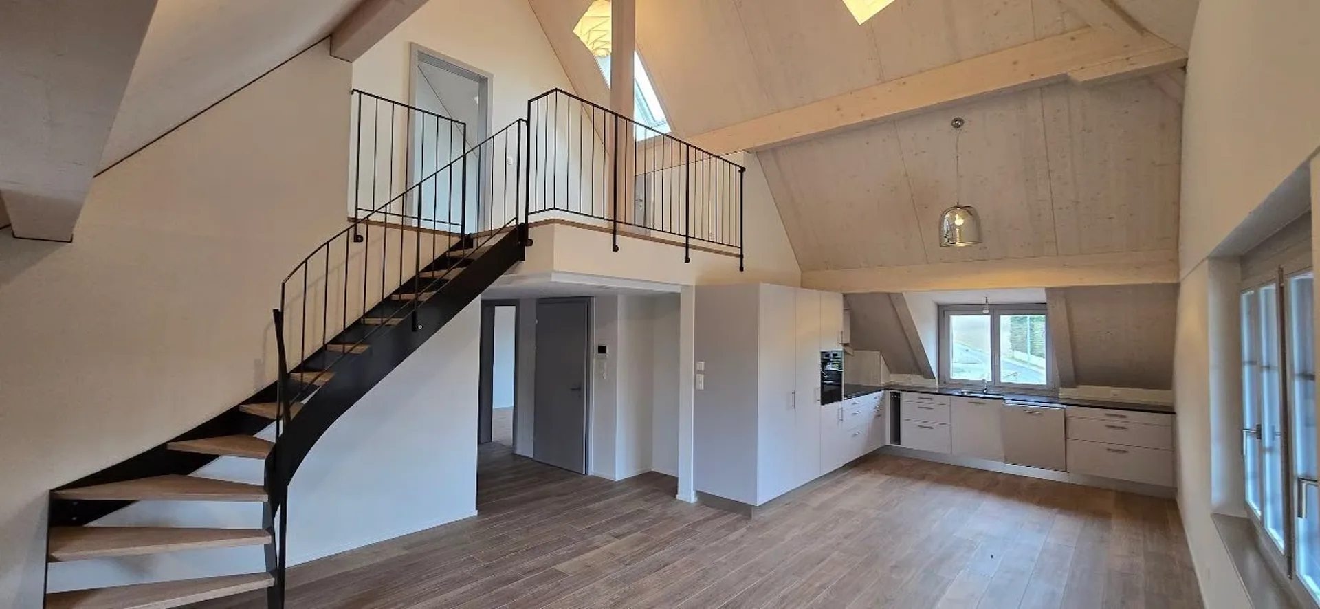 FRIBOURG - BOURGUILLON - PRÄCHTIGES 4.5-ZIMMER-WOHNUNG
