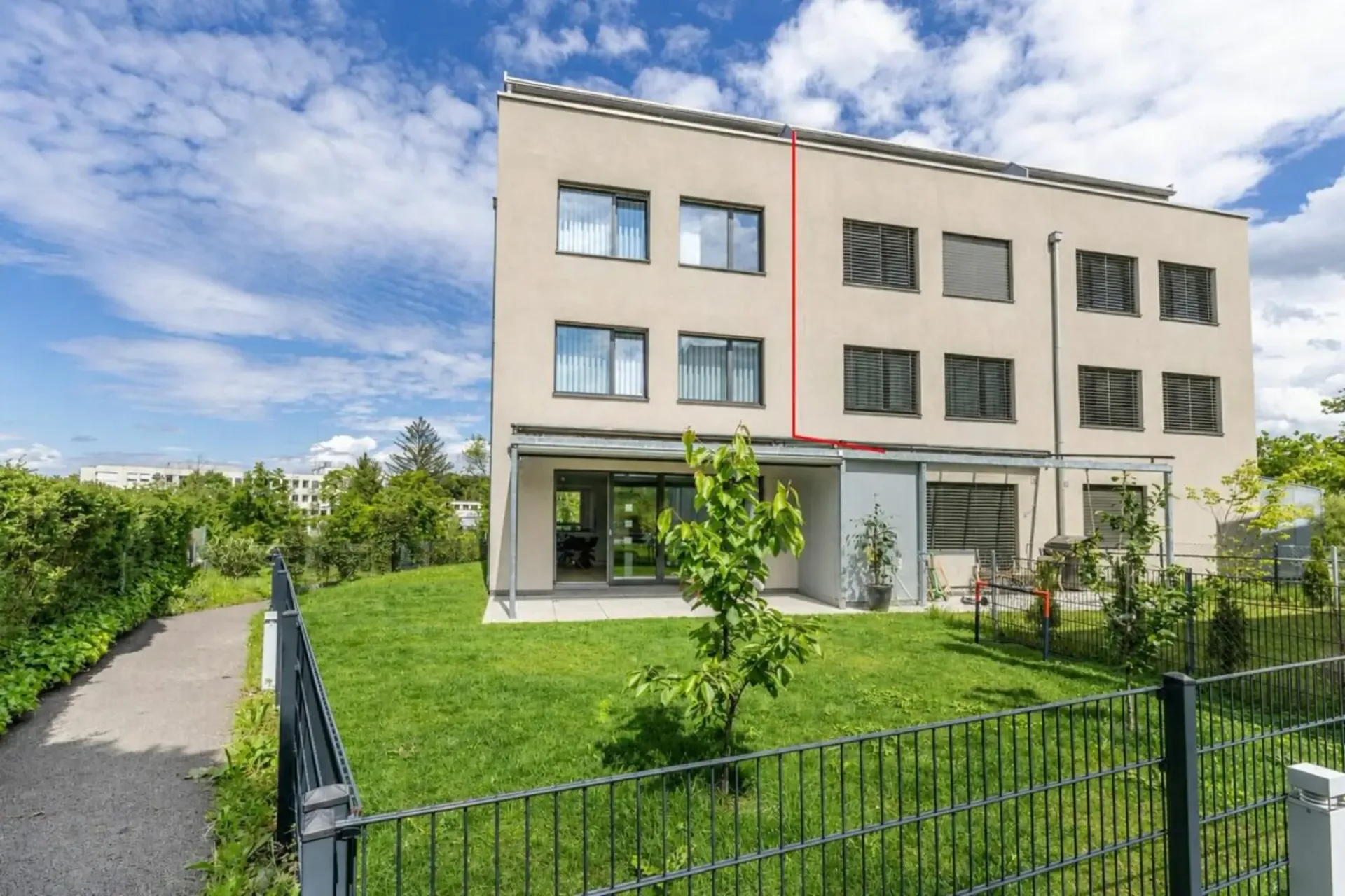 Topmodernes 7.5-Zimmer-Eck-Reiheneinfamilienhaus