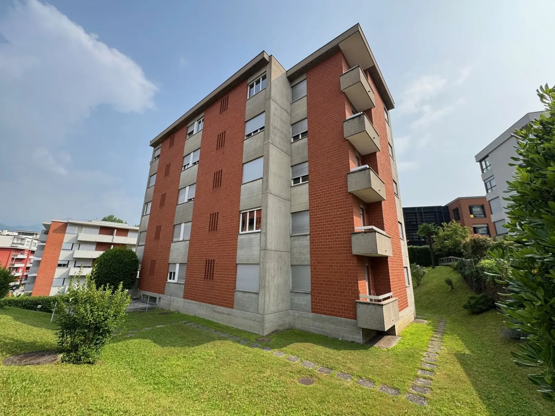 Miete 4.5 Zimmer-Penthouse komplett renoviert in Lugano