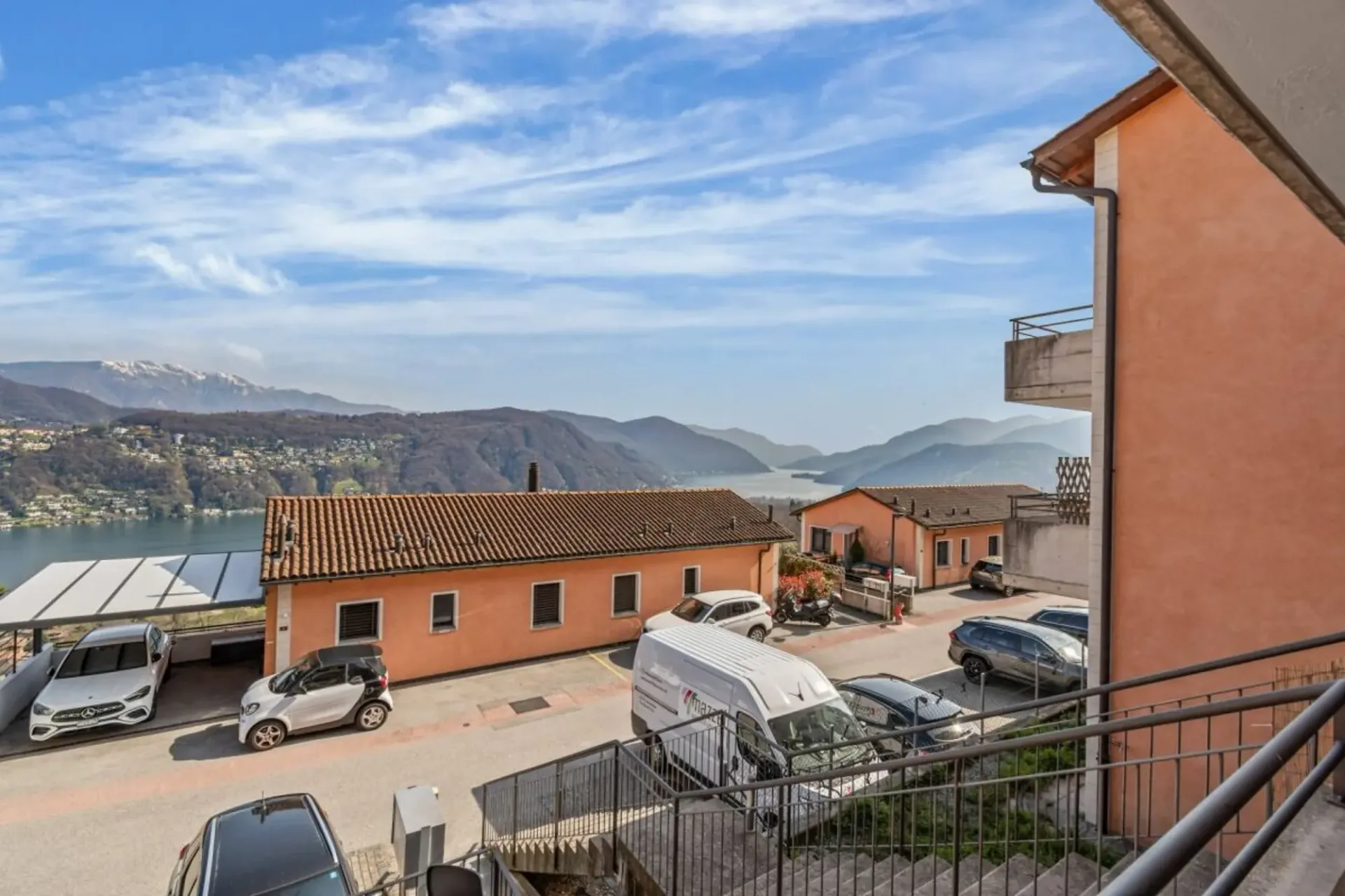 Elegante appartamento 3.5 locali con vista lago a Vernate
