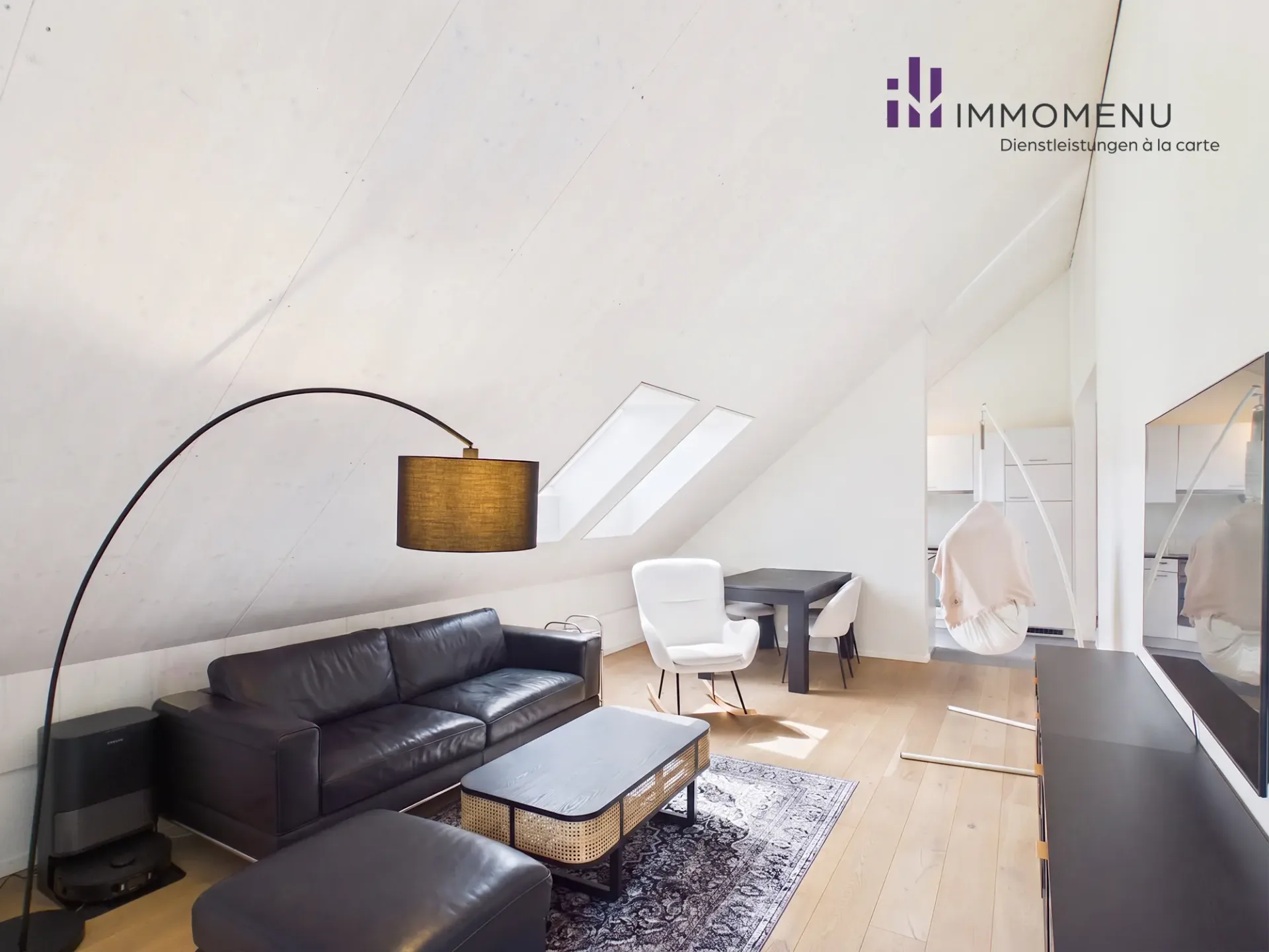 Moderne 2.5-Zimmer-Attikawohnung mit Weitsicht in Oberweningen