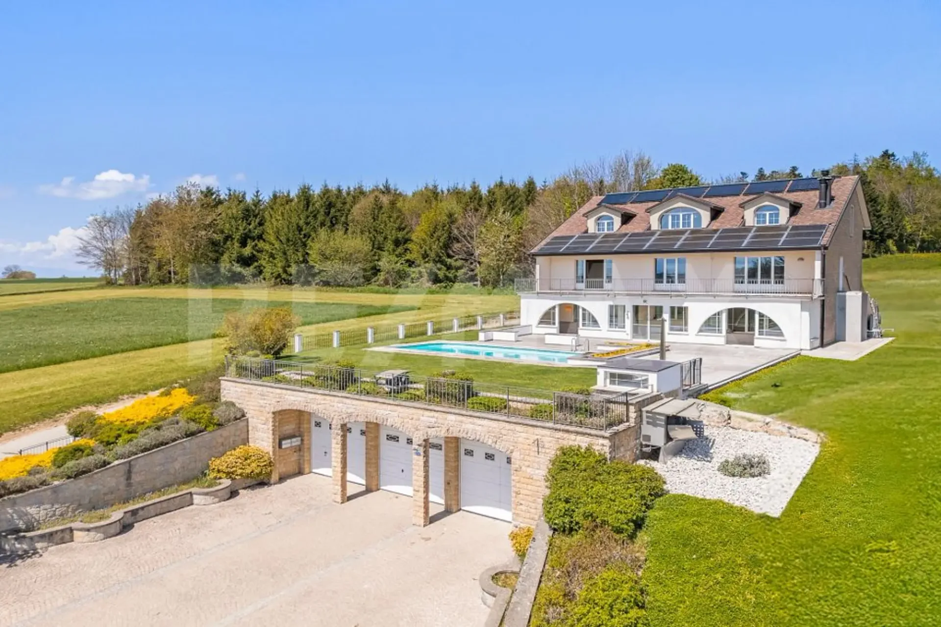 Elegantes Anwesen mit 2 unabhängigen Wohnungen und Swimmingpool