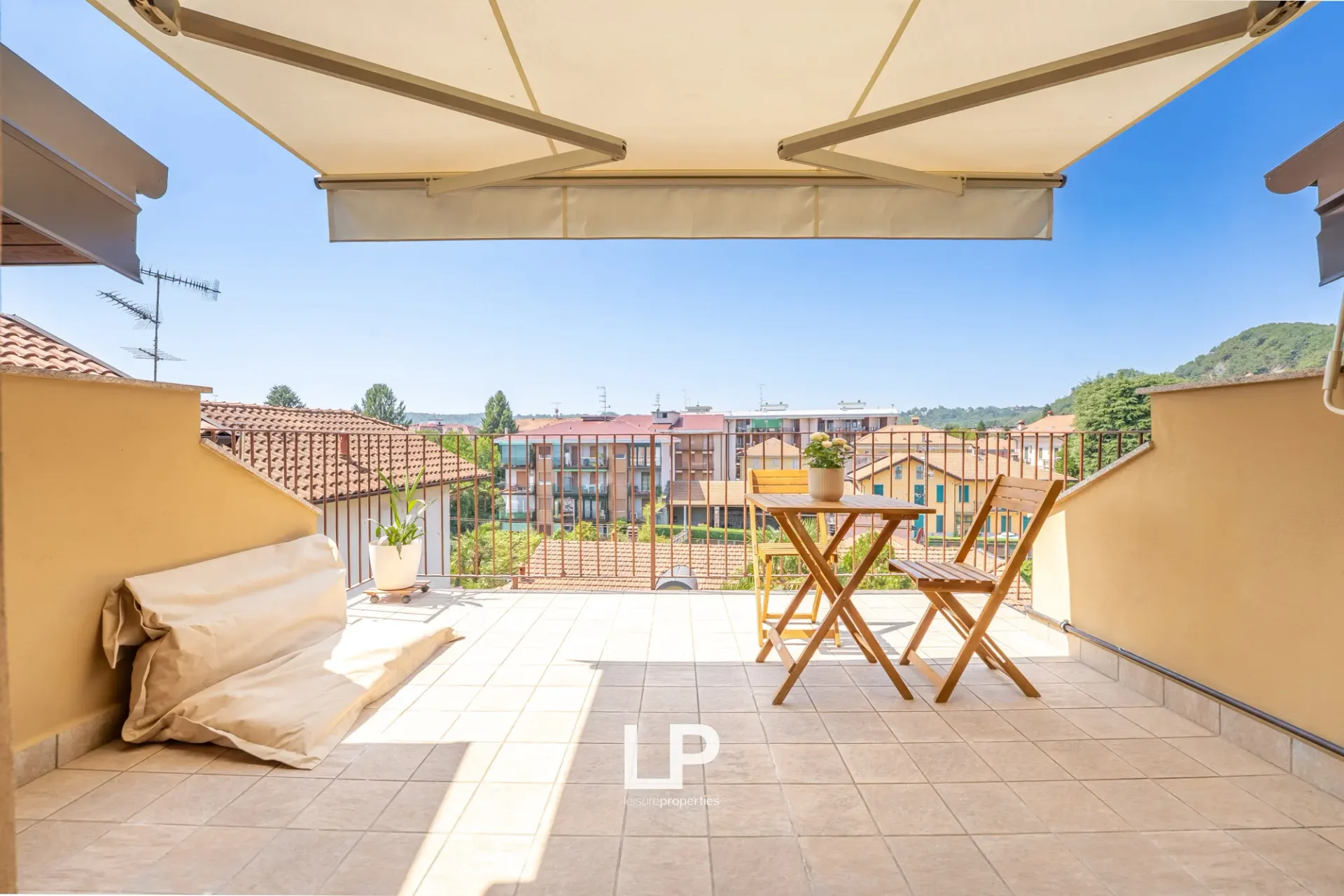 Attic apartment with terrace in Arona