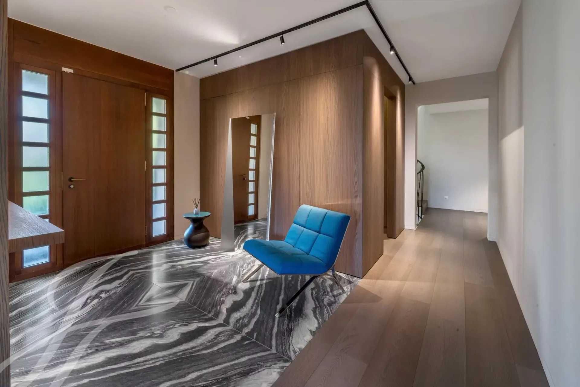 Panoramic view of the lake and contemporary interiors