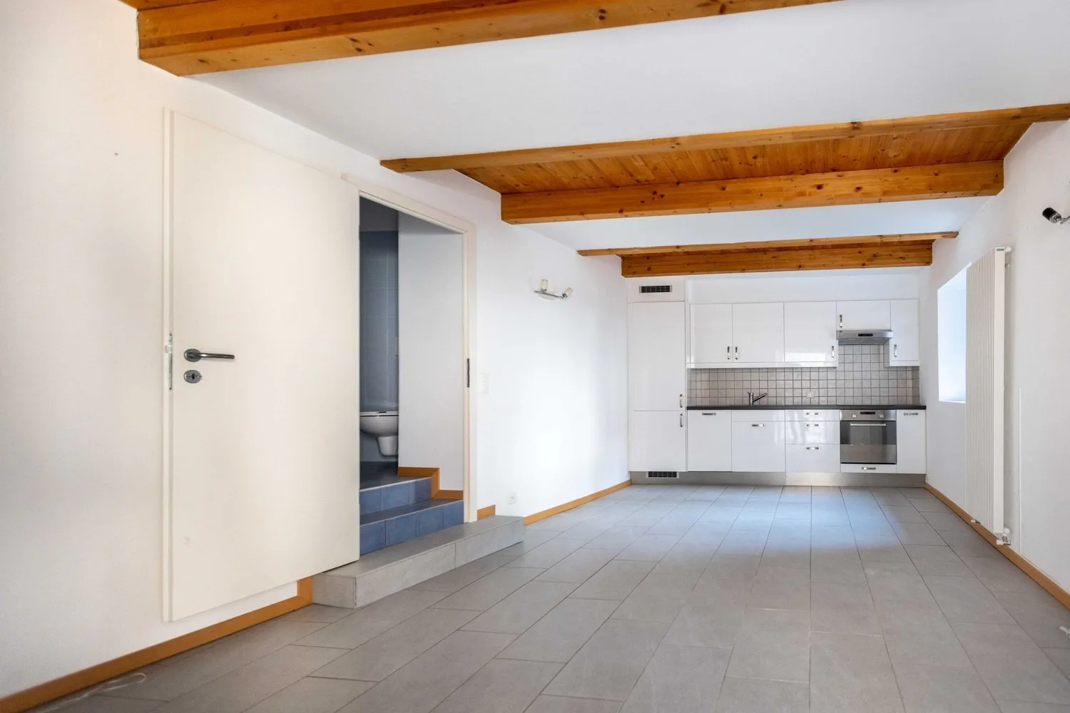 Großes Wohnhaus mit 4 renovierten Wohnungen in Sonvico