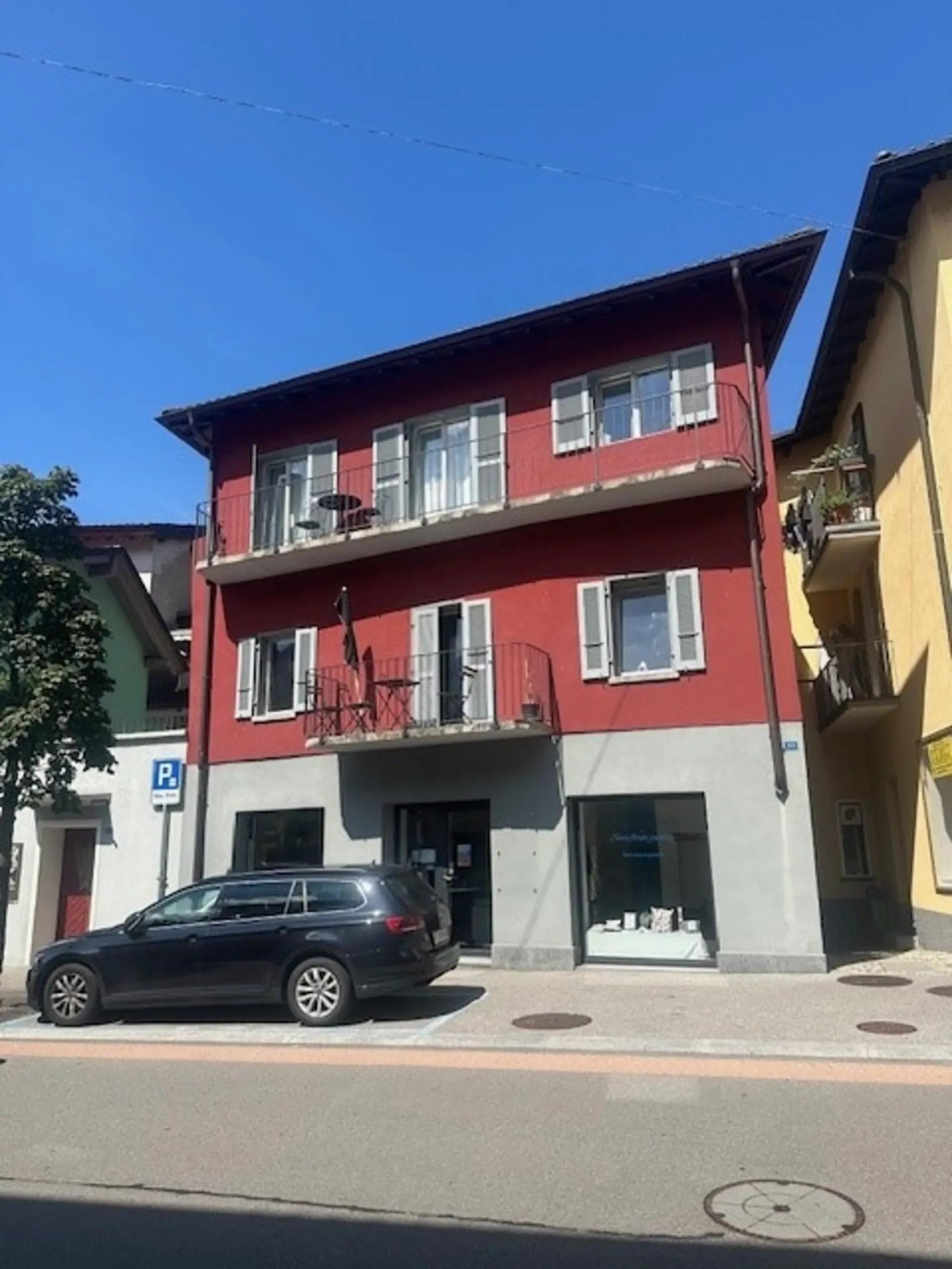 Mehrfamilienhaus mit 3 Wohnungen in Gambarogno
