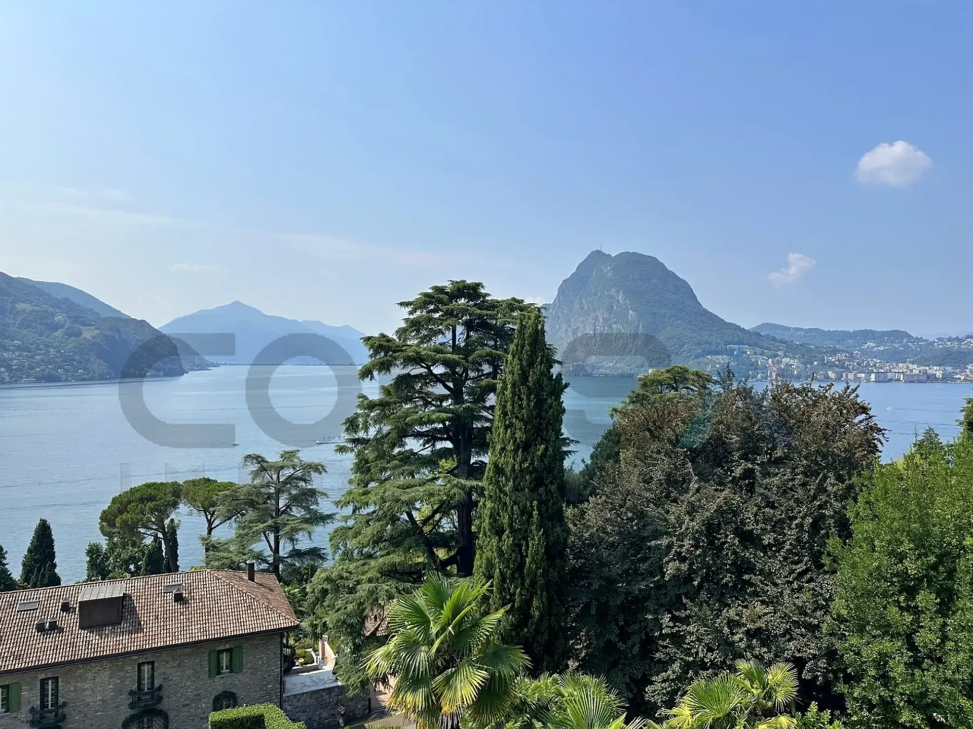 VENDESI A  CASTAGNOLA Elegante attico 4.5 locali vista lago