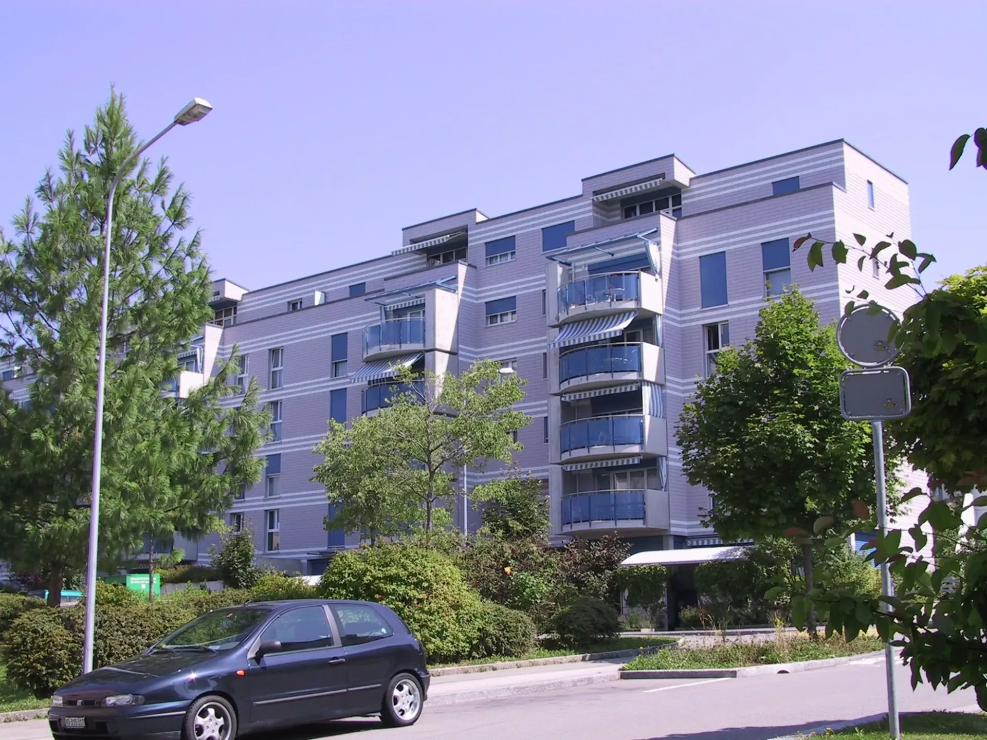 Parkplatz Innenhof Motorrad
